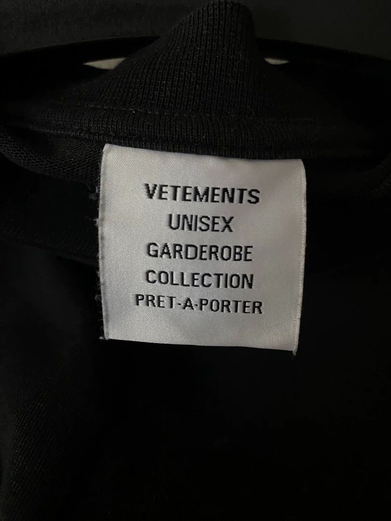 Vetements Vetements Sanskrit embroidery patched short-sleeved Size US S / EU 44-46 / 1 - 5 Thumbnail