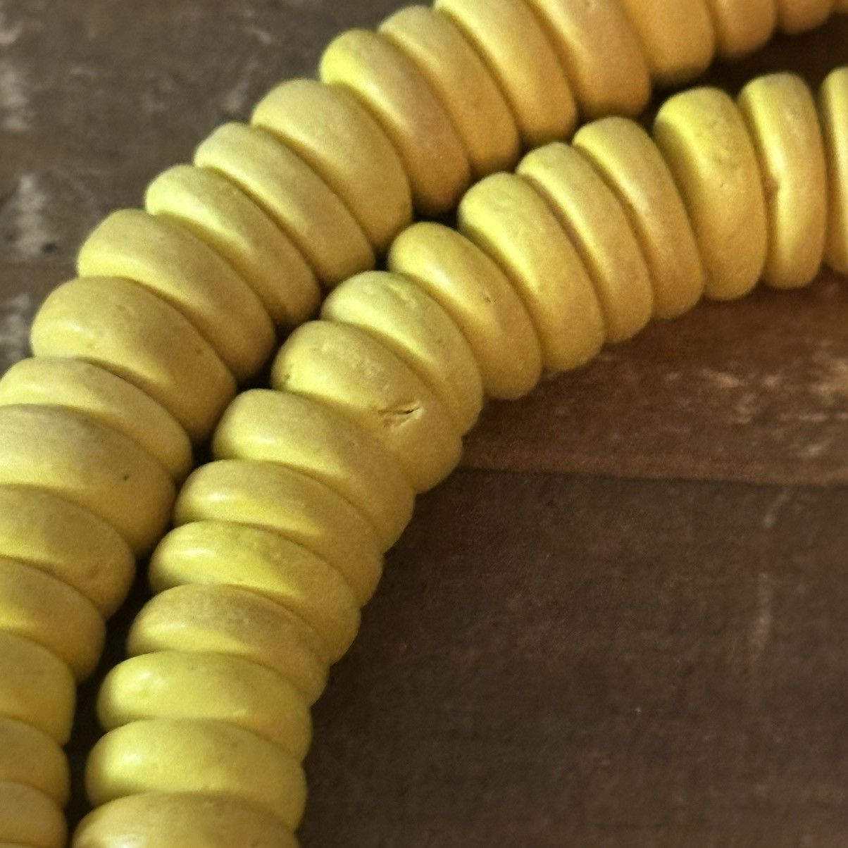Vintage Vintage chunky yellow fish bead and shell necklace Size ONE SIZE - 5 Thumbnail