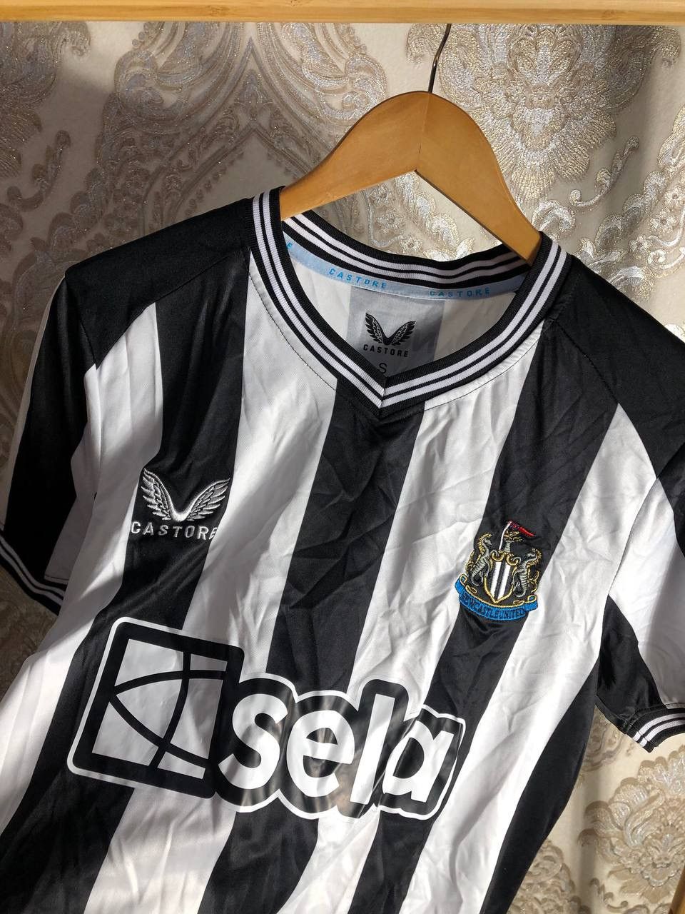 Vintage VERY RARE CASTORE FC NEW CASTLE UNITED ENGLAND SOCCER JERSEY Size US S / EU 44-46 / 1 - 4 Thumbnail