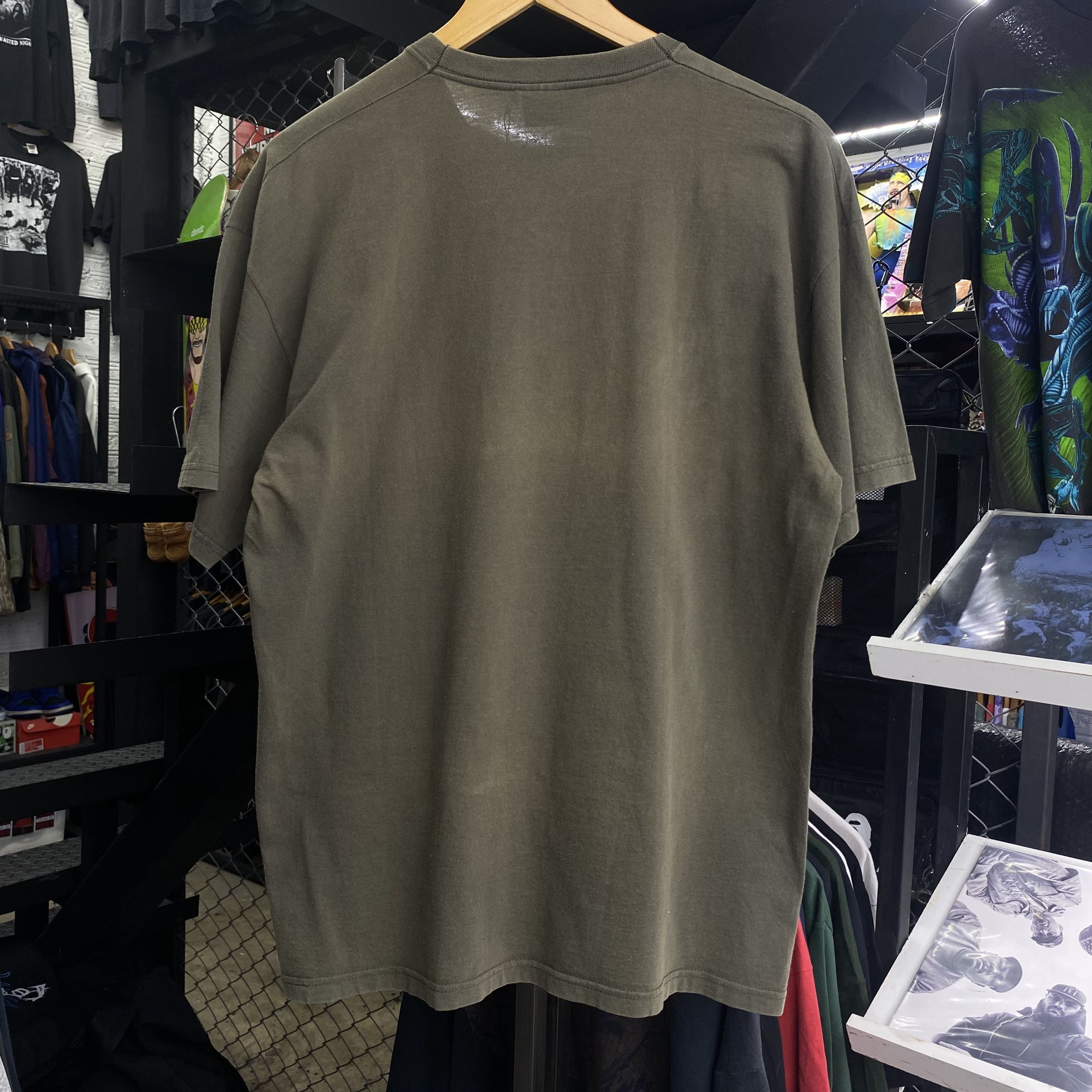 Band Tees KICKBACK Detruire Le monde Moderne Vintage 2000s Size US L / EU 52-54 / 3 - 4 Thumbnail