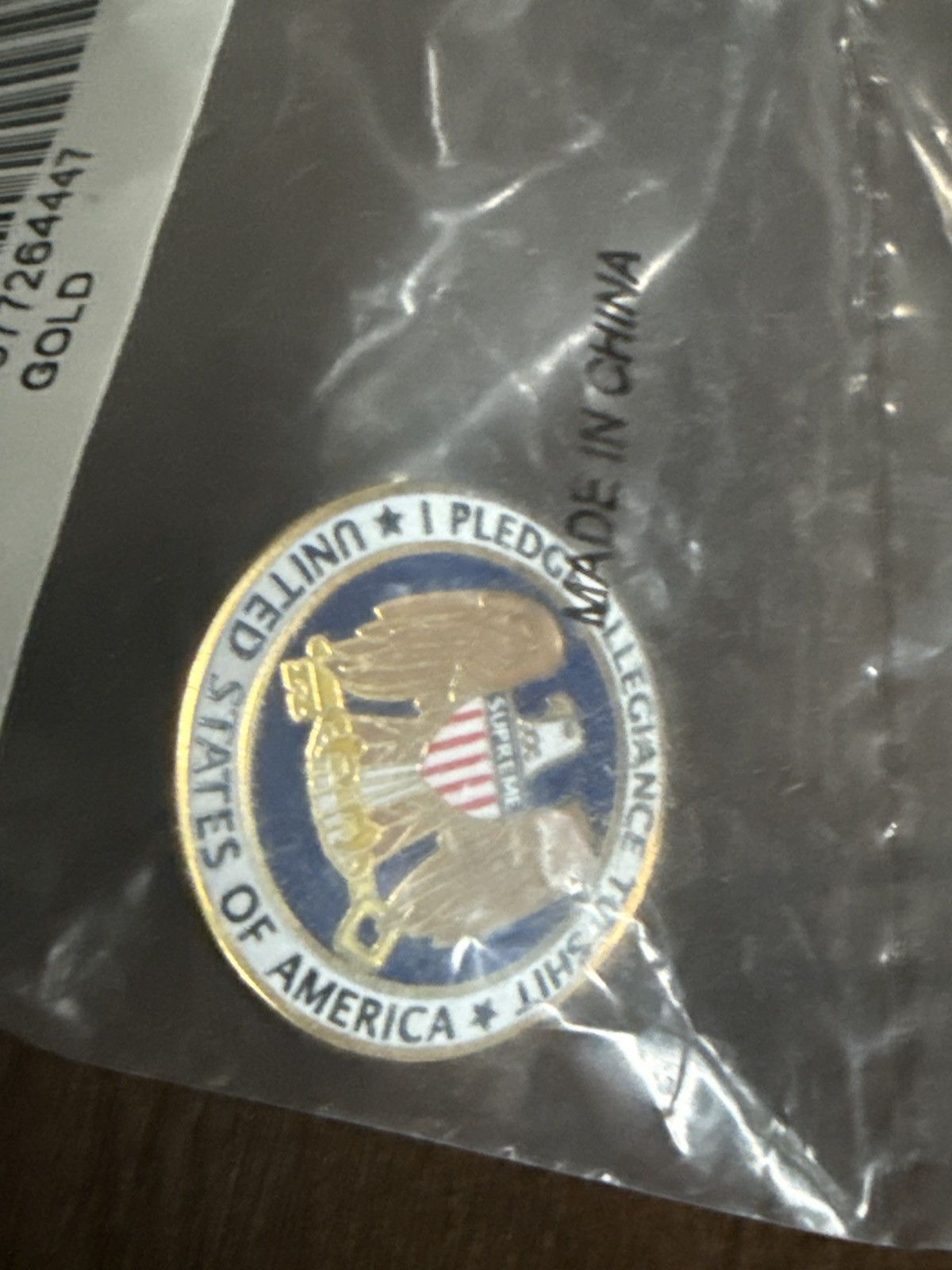 Supreme Supreme ‘Pledge Allegiance Pin’ FW17 DS Size ONE SIZE - 1 Thumbnail