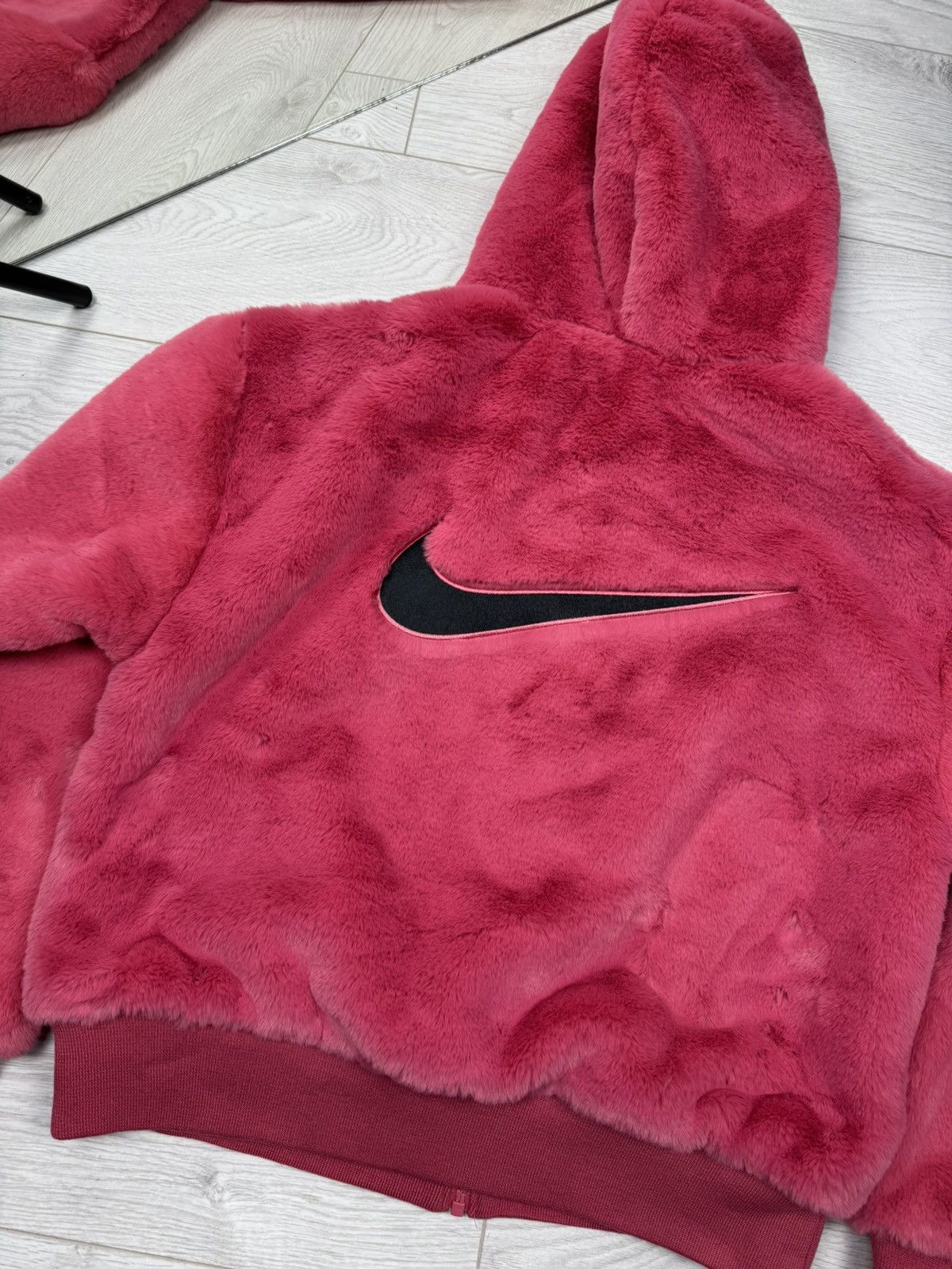 Nike × Vintage Nike Essential Faux Fur Swoosh Women’s Jacket M Size M / US 6-8 / IT 42-44 - 2 Thumbnail