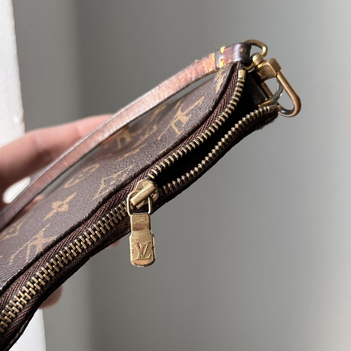 Louis Vuitton 1998s Louis Vuitton Vintage Monogram LV Pochette Bag SL0998 Size ONE SIZE - 19 Thumbnail