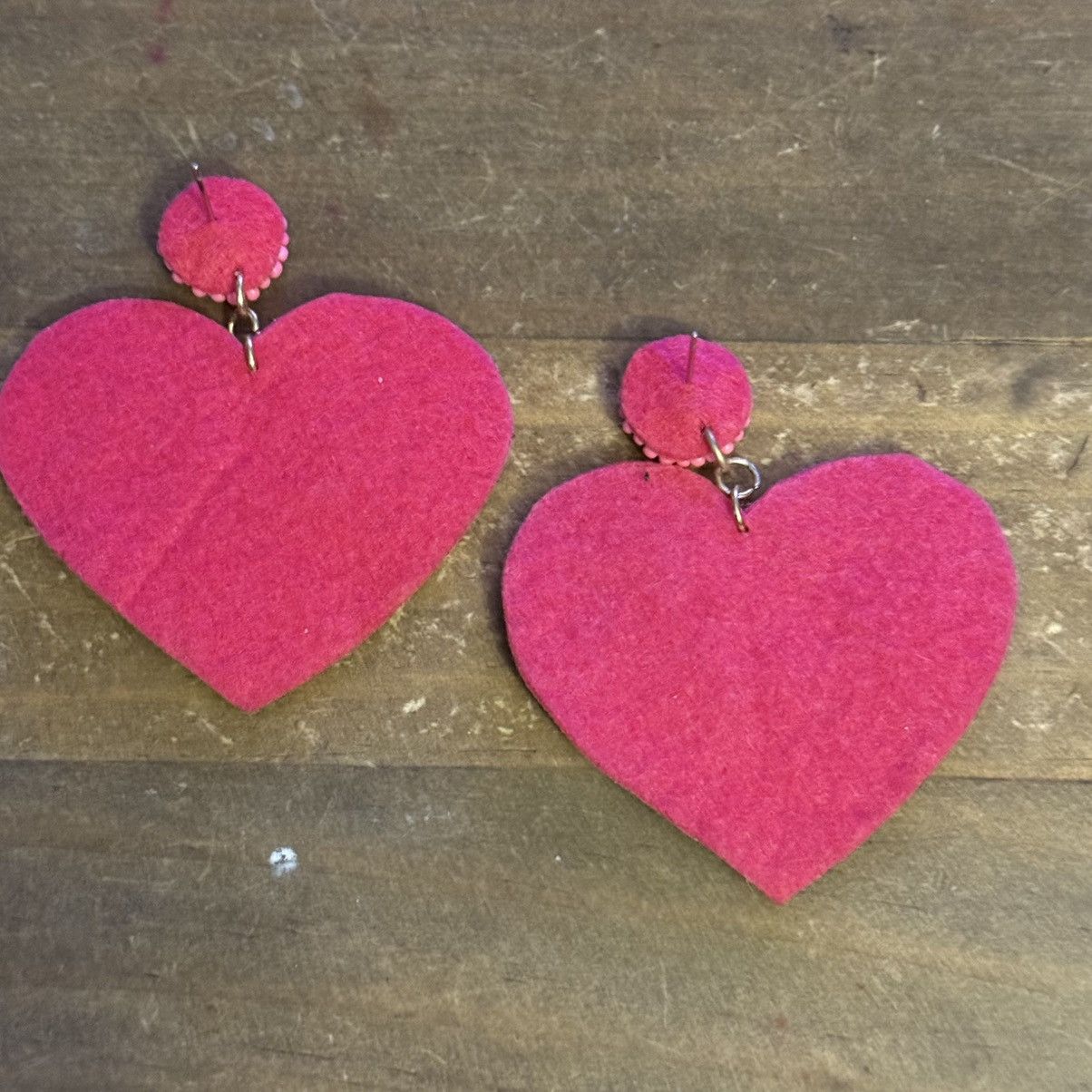 Other Large pink beaded heart shaped Love earrings Size ONE SIZE - 4 Thumbnail