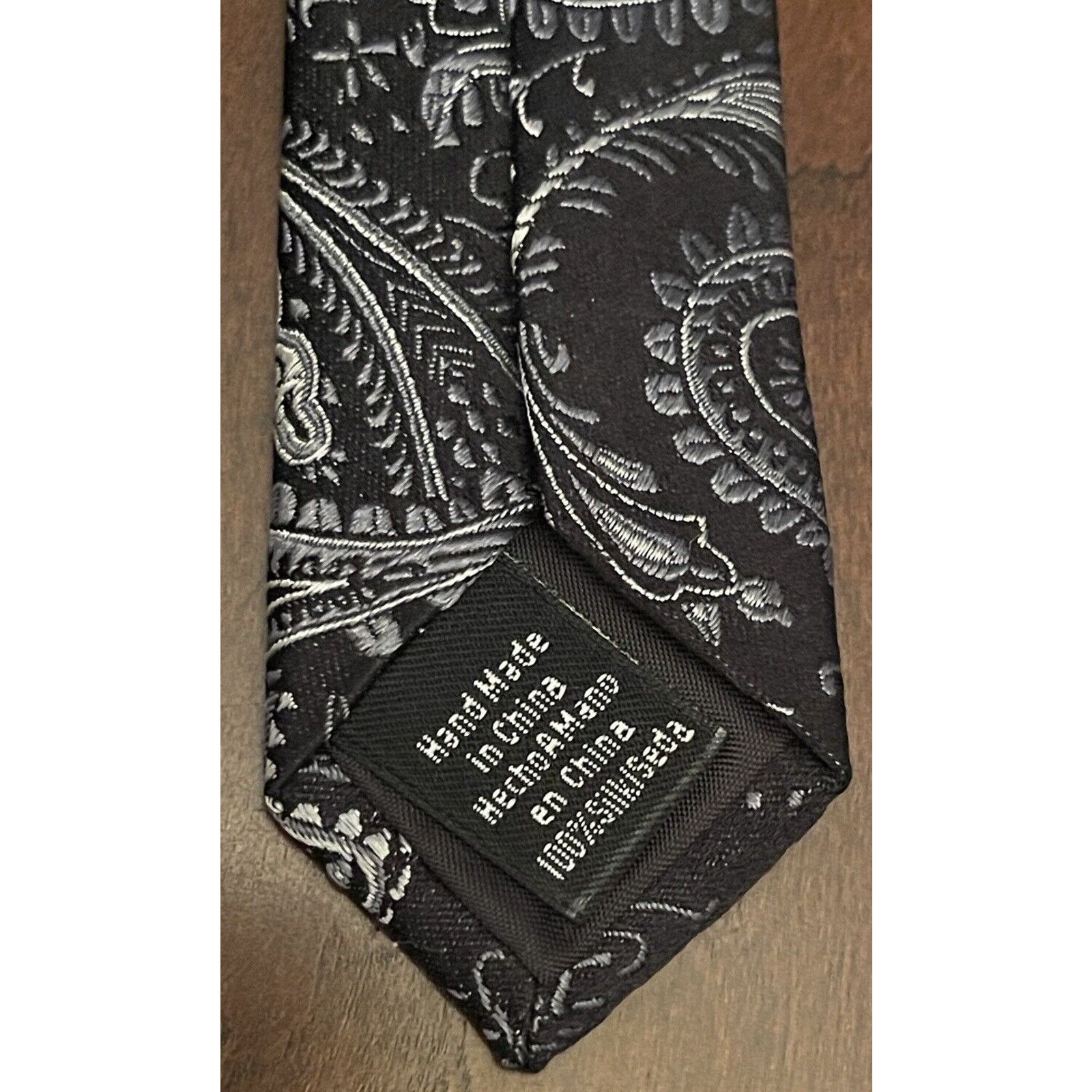 Croft & Barrow Croft & Barrow Black Gray Hand Made 100% Silk Made In China Size ONE SIZE - 7 Thumbnail