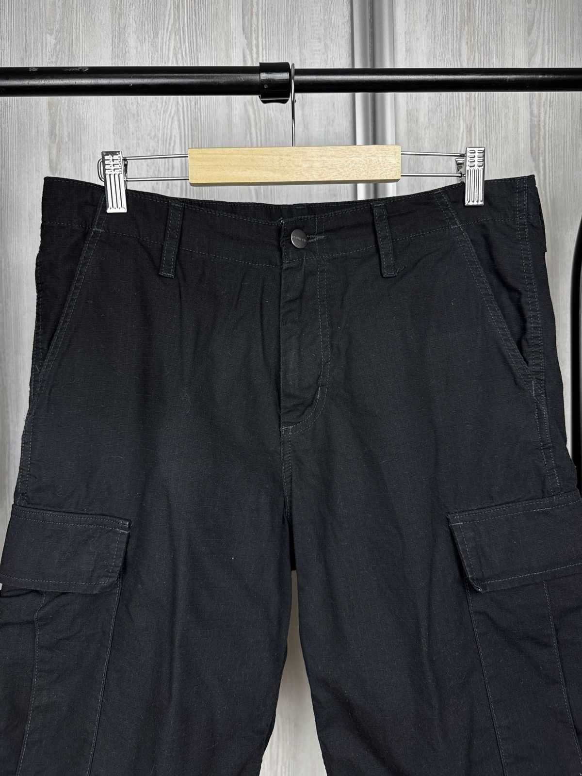 Carhartt Wip Carhartt WIP black regular cargo shorts Size US 32 / EU 48 - 3 Thumbnail