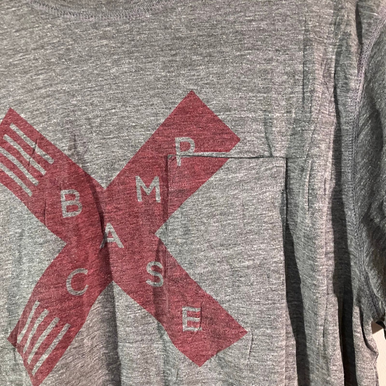 Old Navy Old Navy Gray Heathered Basecamp Crewneck Pocket T-shirt Size US XL / EU 56 / 4 - 4 Thumbnail