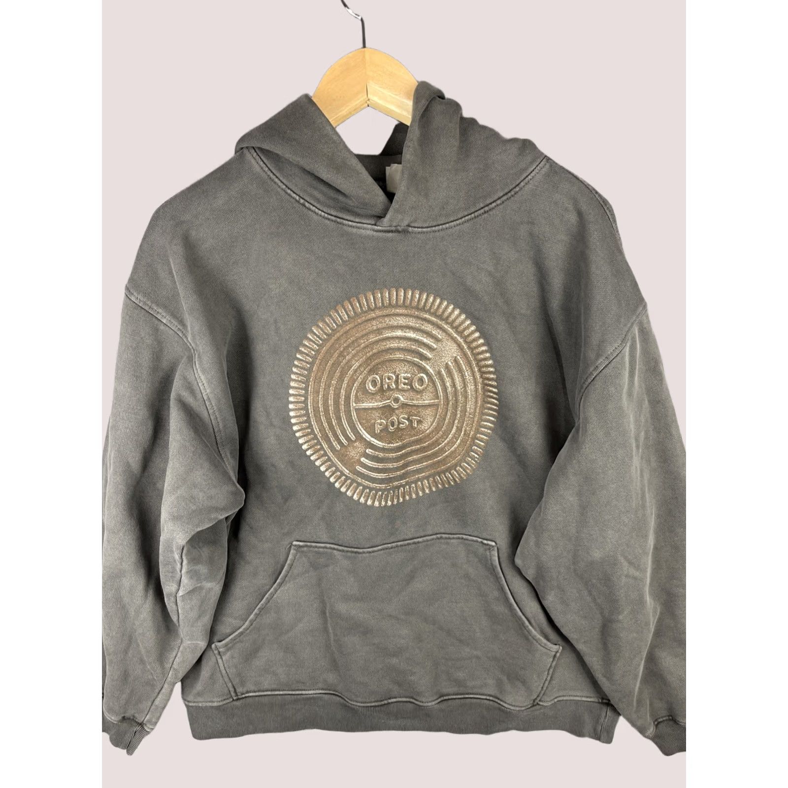 CO Post Malone Oreo Hoodie Mens Large Gray Posty Co Cookie Sweatshirt Pullover Size US L / EU 52-54 / 3 - 1 Thumbnail