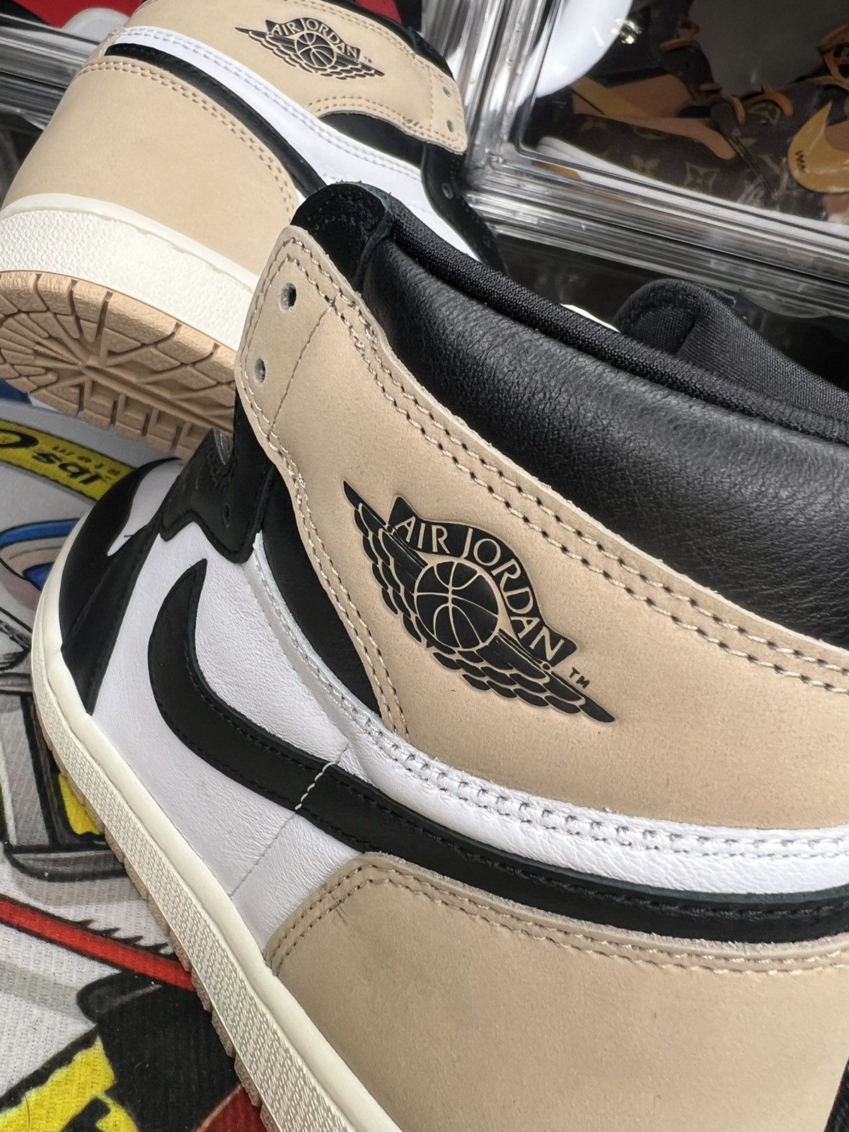 Jordan Brand Nike Air Jordan 1 High Latte (Women's) Size US 9.5 / IT 39.5 - 6 Thumbnail