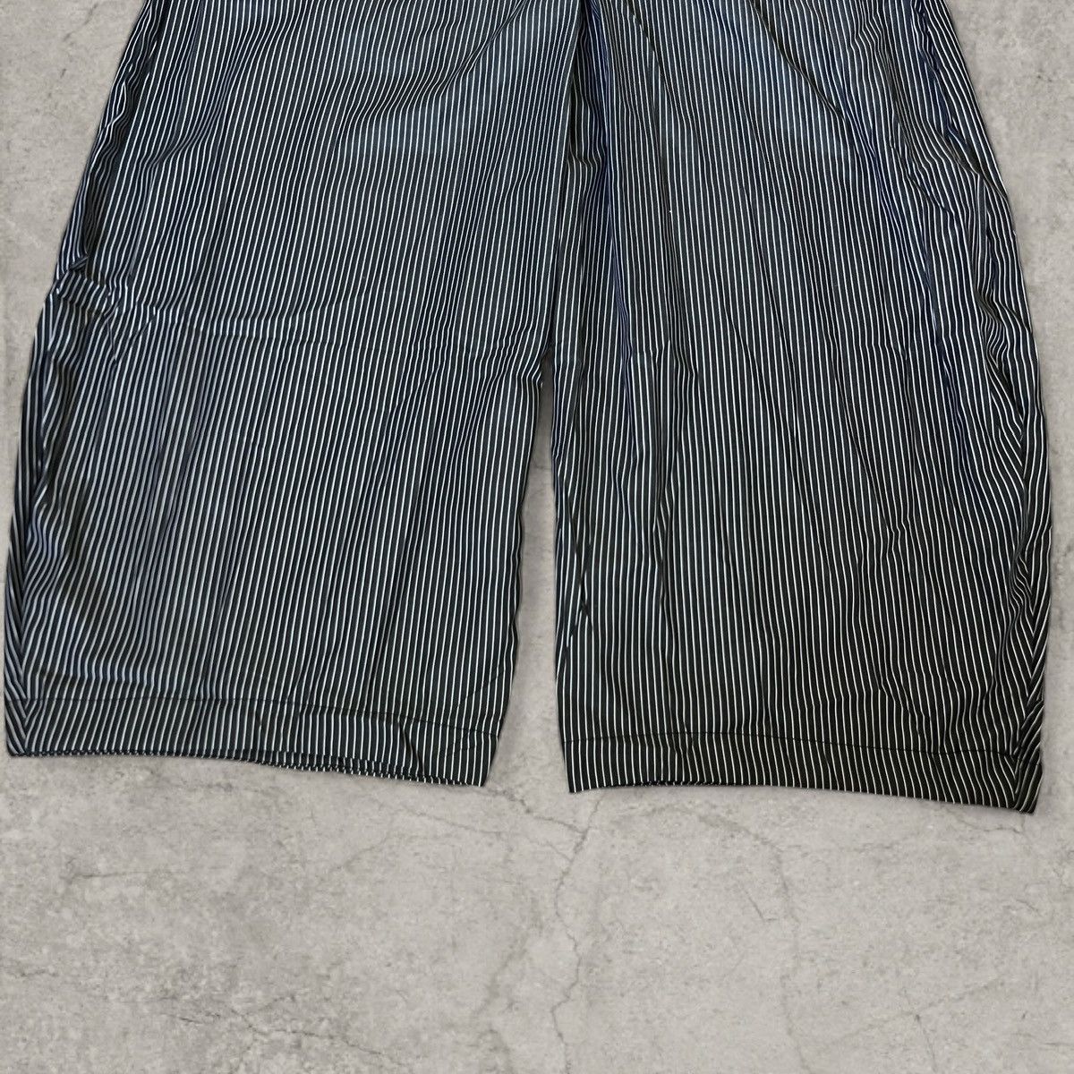 Japanese Brand Wide leg Japanese style trousers in grey pinstripe. Size XL Size US 36 / EU 52 - 5 Thumbnail