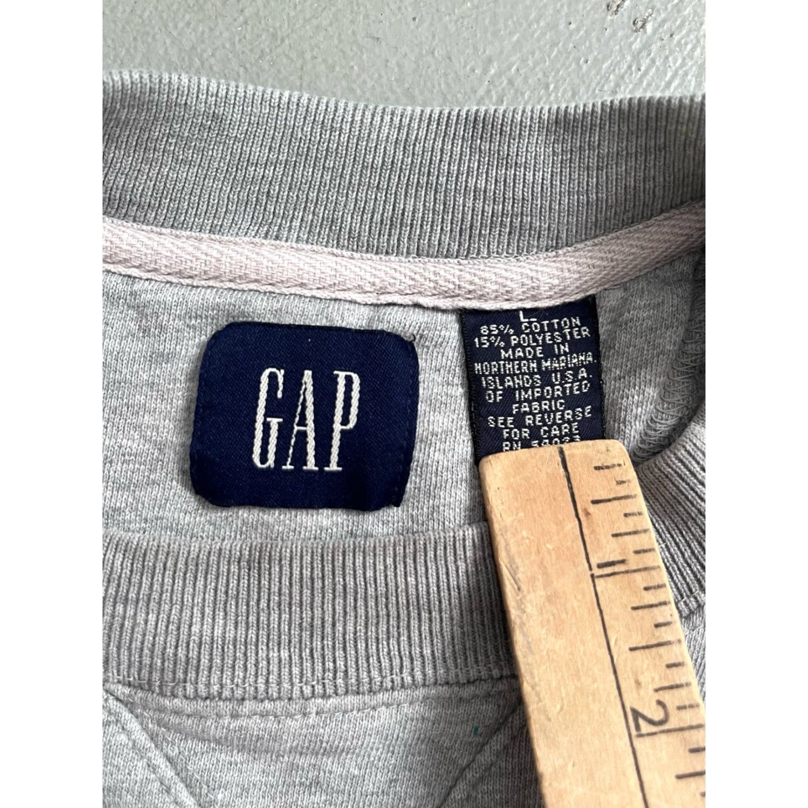 Gap VINTAGE Gap Sweatshirt Flag International Spell Out Made In USA Large L Gray USA Men Women Unisex Shirt Pullover Crewneck Distressed Pre-Owned Size US L / EU 52-54 / 3 - 7 Thumbnail
