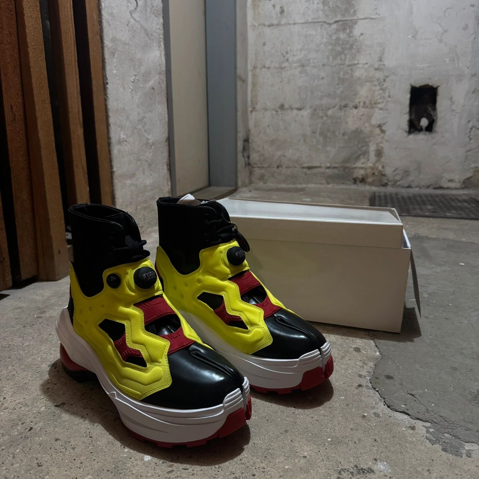 Maison Margiela × Reebok Maison Margiela x reebok tabi high sneakers boots Size US 9 / EU 42 - 1 Thumbnail