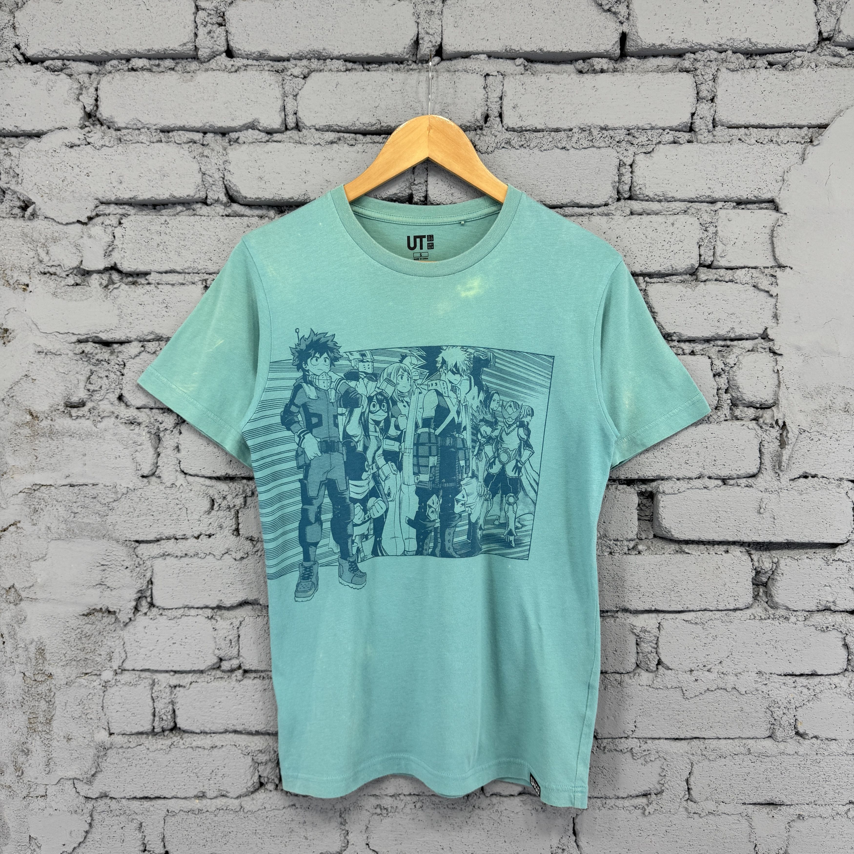 Uniqlo Sunfaded Uniqlo UT My Hero Academia Group Tshirt Size US S / EU 44-46 / 1 - 1 Thumbnail