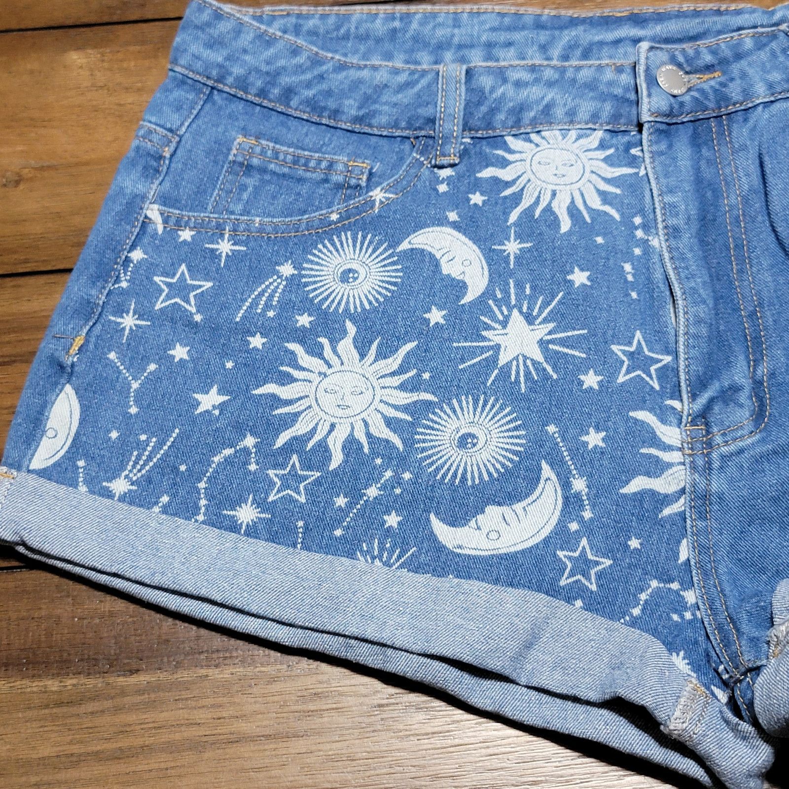 Shein Shein Curve Denim Shorts w/ Celestial Print - Size 0XL Size 34" / US 12 / IT 48 - 2 Thumbnail