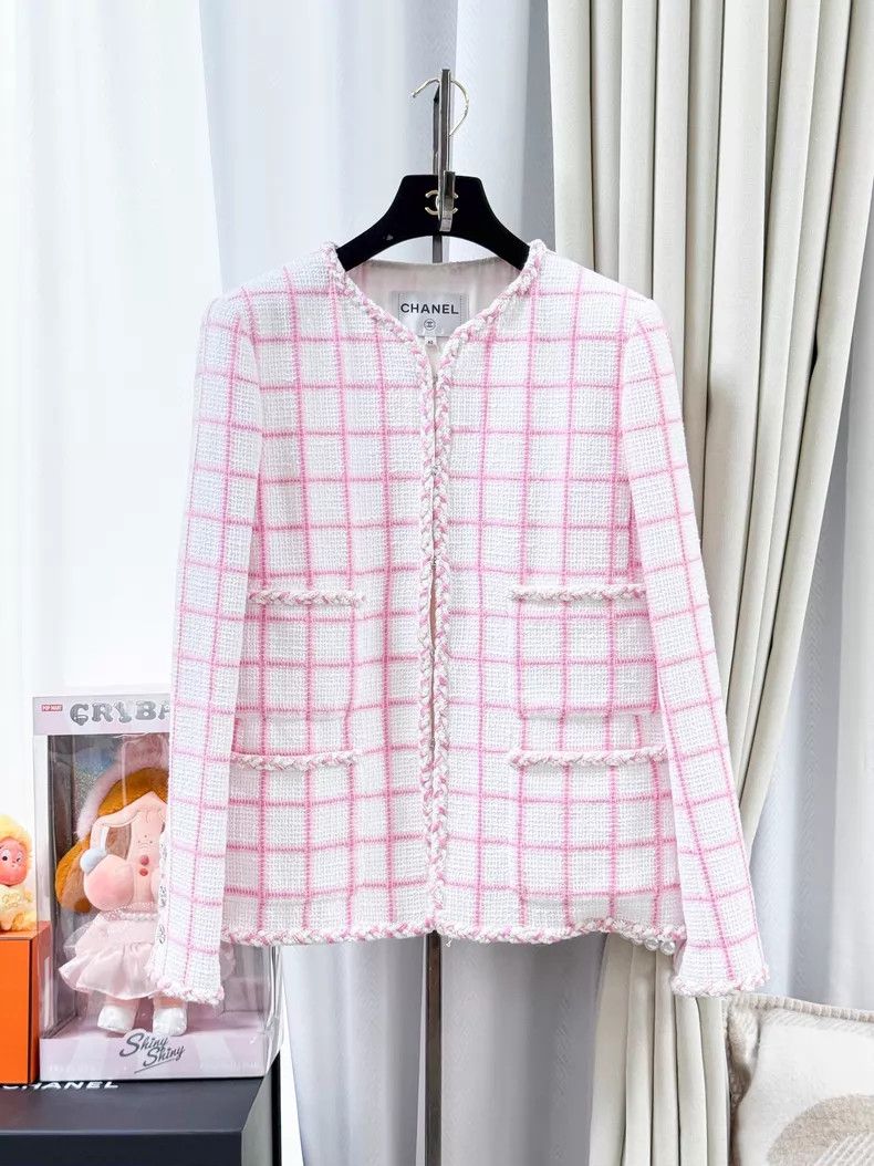 Chanel Chanel 23C early spring show pink plaid diamond rolled edg Size S / US 4 / IT 40 - 1 Thumbnail