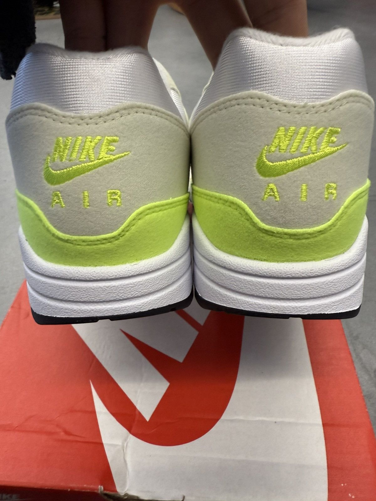 Nike 2023 Nike Air Max 1 87’ Volt Suede Size US 11 / IT 41 - 7 Thumbnail