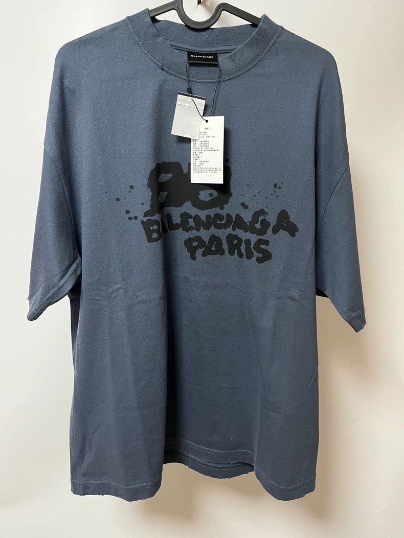 Balenciaga Balenciaga BB Spray Paint Short Sleeve Tee - dmc Size US S / EU 44-46 / 1 - 1 Thumbnail