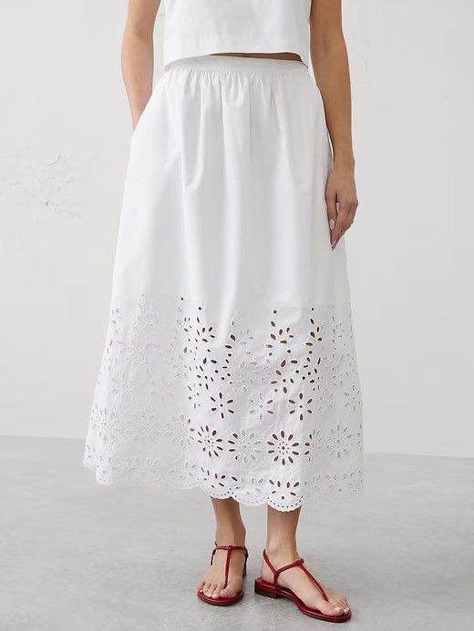 Banana Republic Banana Republic EYELET MIDI SKIRT size XS BNWT Size 26" / US 2 / IT 38 - 1 Thumbnail