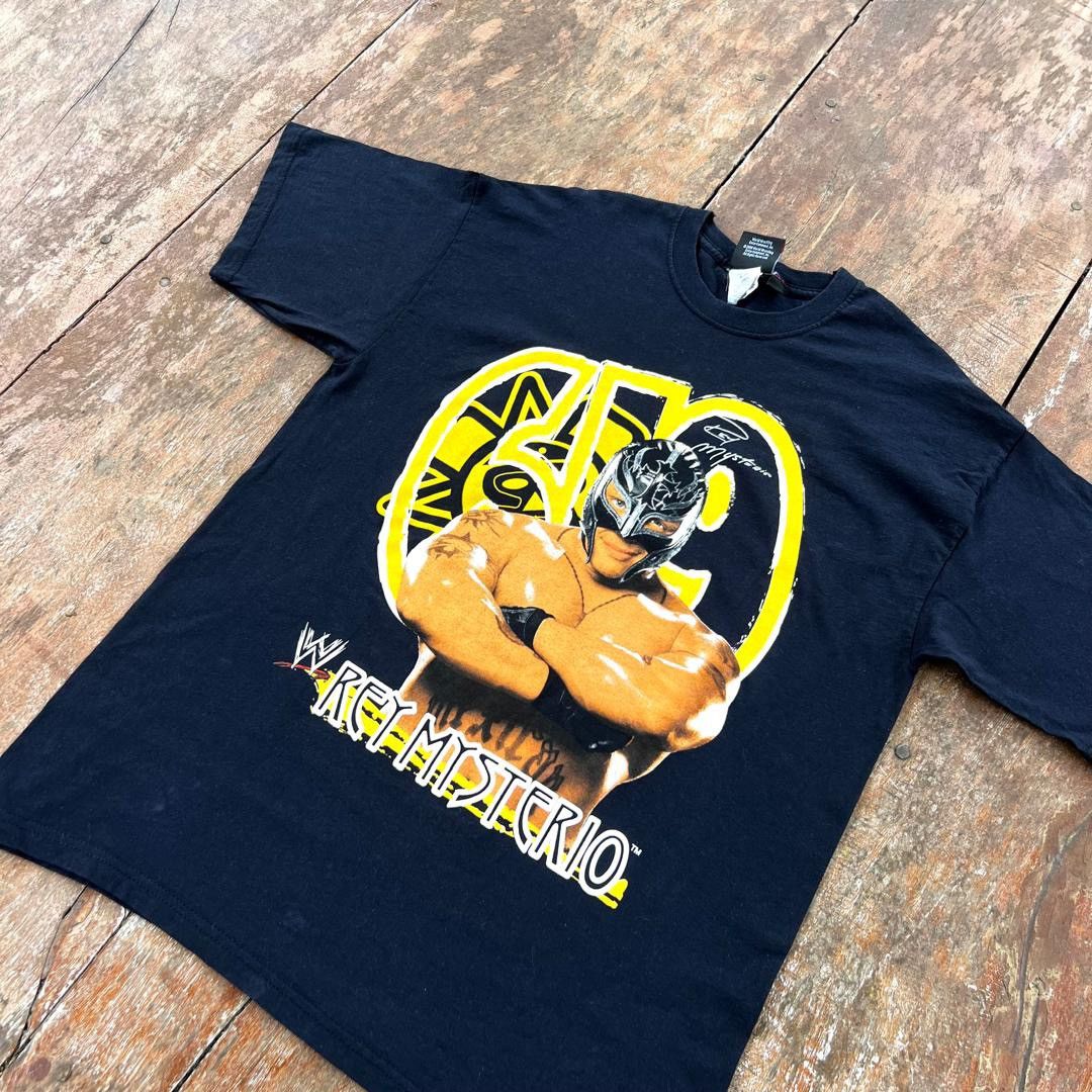 WWE Vintage 2008 WWE Rey Mysterio Rare T Shirt Size US M / EU 48-50 / 2 - 2 Thumbnail