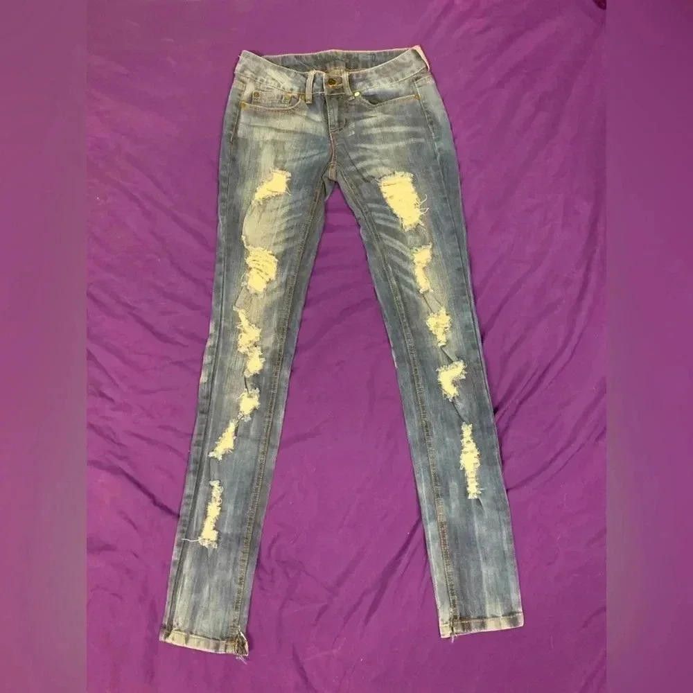 Bullhead Denim Co. Stylish Distressed Skinny Jeans - Casual Chic Size 25" / US 0 / IT 36 - 1 Thumbnail