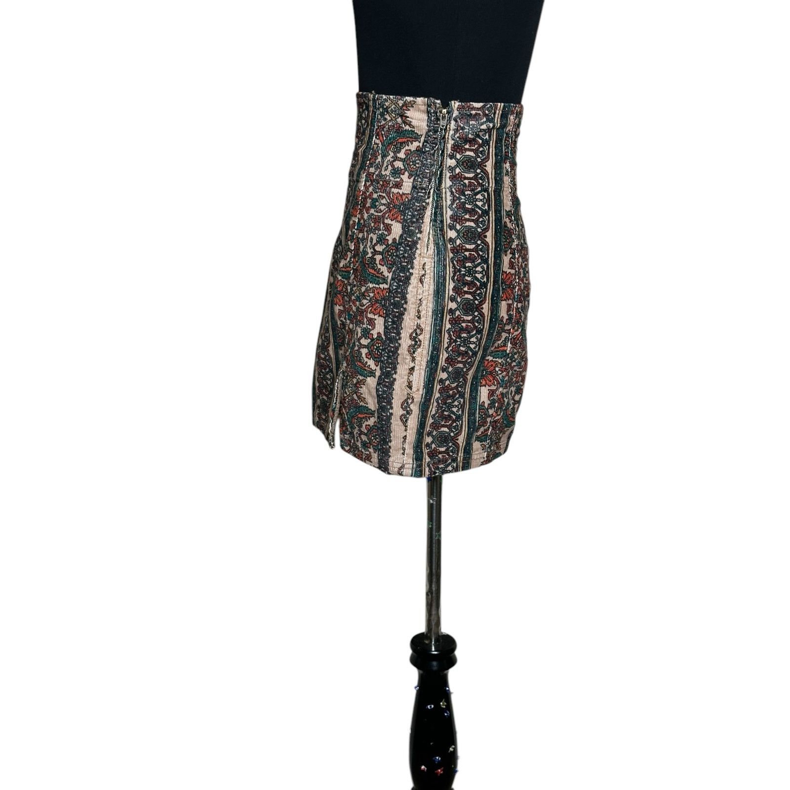 Free People Free People floral corduroy high waisted mini skirt size 0 Size 25" / US 0 / IT 36 - 6 Thumbnail