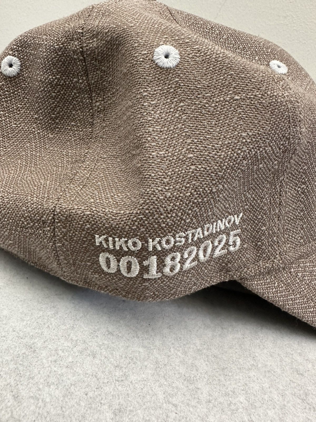 Kiko Kostadinov × New Era SS25 Japan Exclusive Single K Hat Beige Size ONE SIZE - 3 Thumbnail
