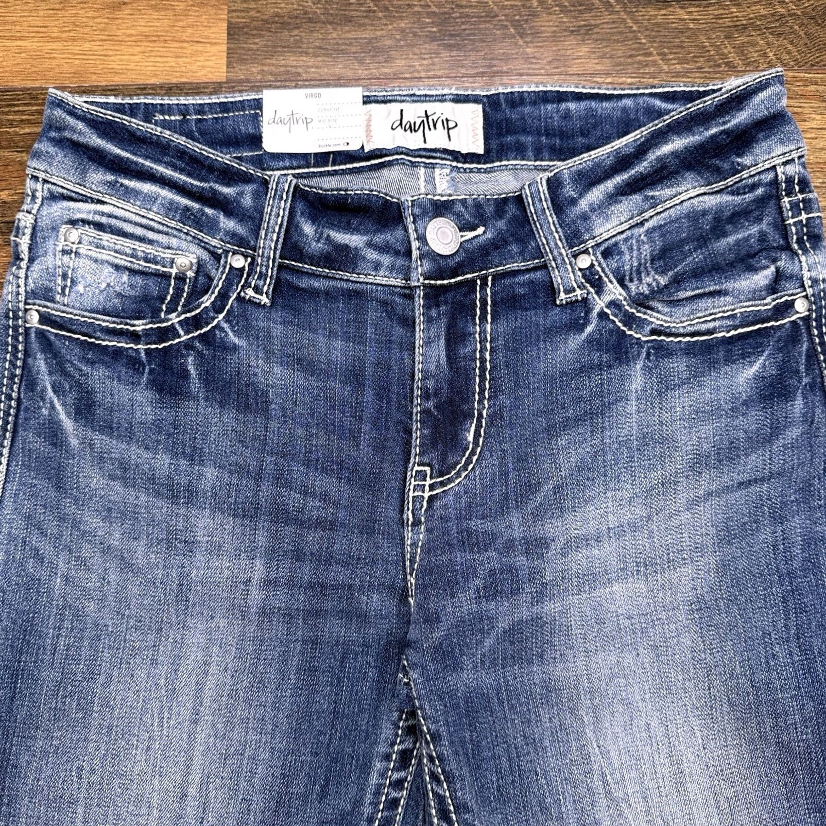 Vintage Daytrip Jeans Womens 26 Curvy Fit Mid Rise Stretch Denim Zip Button 5-Pocket Distressed Blue 26 in Inseam 21 Cropped Size 26" / US 2 / IT 38 - 2 Thumbnail
