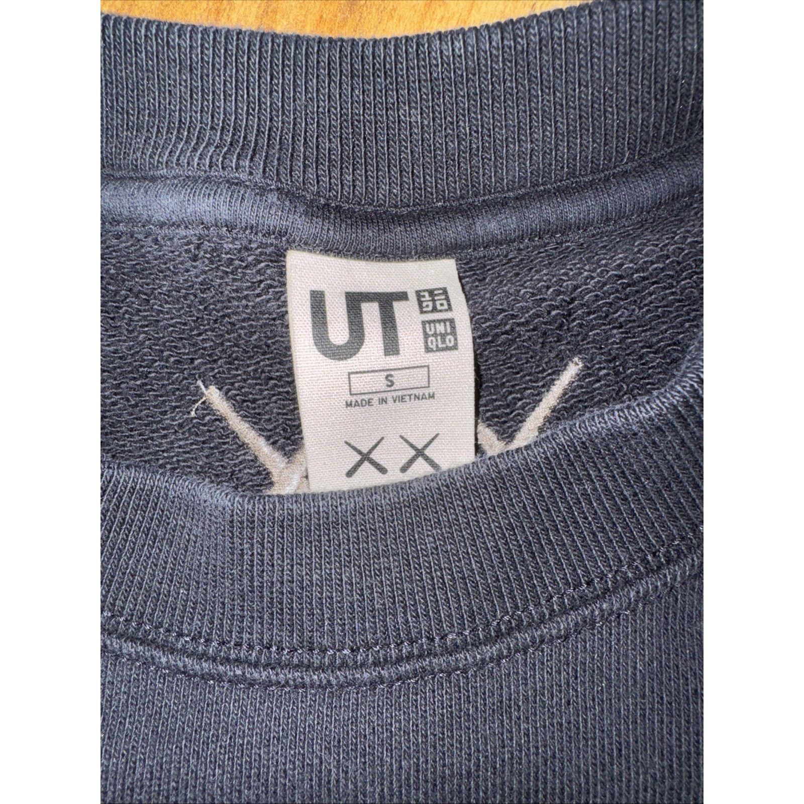 Kaws × Uniqlo Uniqlo x Kaws Crewneck Sweater Black Small 22x24 Size US S / EU 44-46 / 1 - 3 Thumbnail