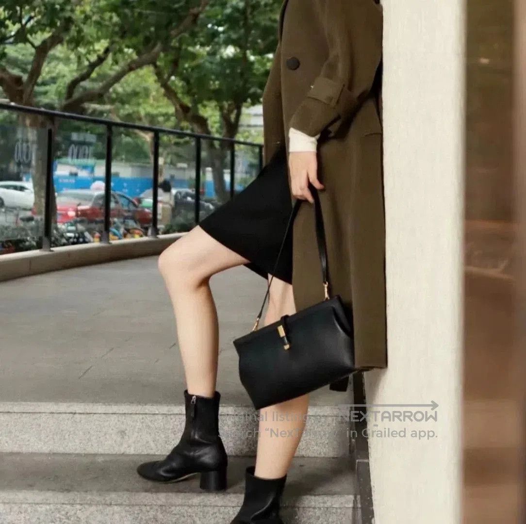 Hermes Hermes Black Mid. Size US 6 / IT 36 - 8 Thumbnail