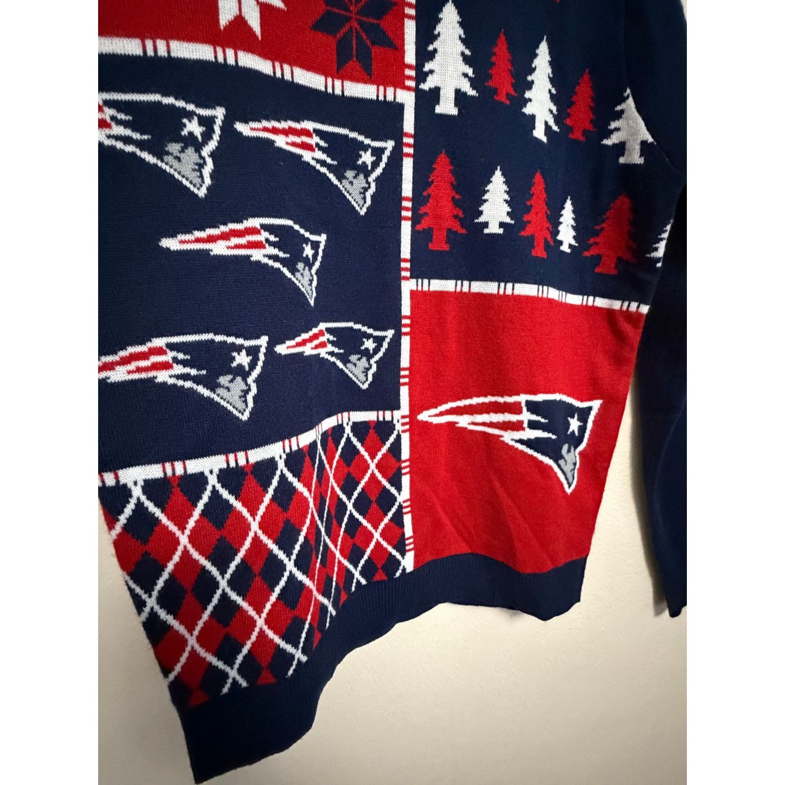 NFL NFL Team Apparel New England Patriots Ugly Sweater Mens M Size US L / EU 52-54 / 3 - 3 Thumbnail