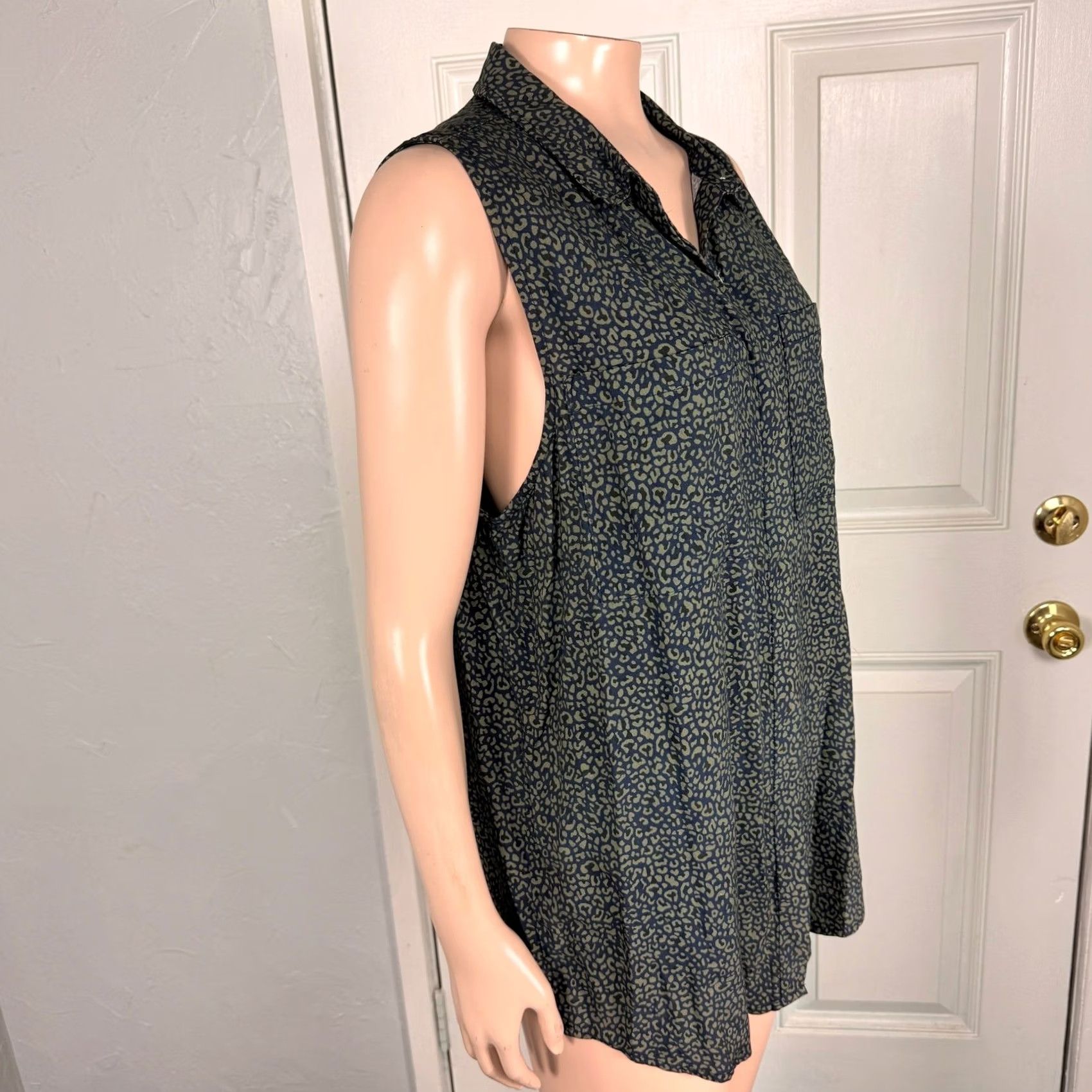 Wildfang Wildfang Women's Shirt S Animal Print Button Up Sleeveless Rayon II29 Blue Size S / US 4 / IT 40 - 5 Thumbnail