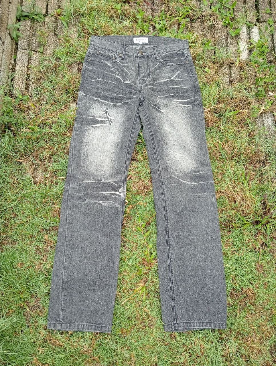 Lowbox Japan Distressed Look Jeans
