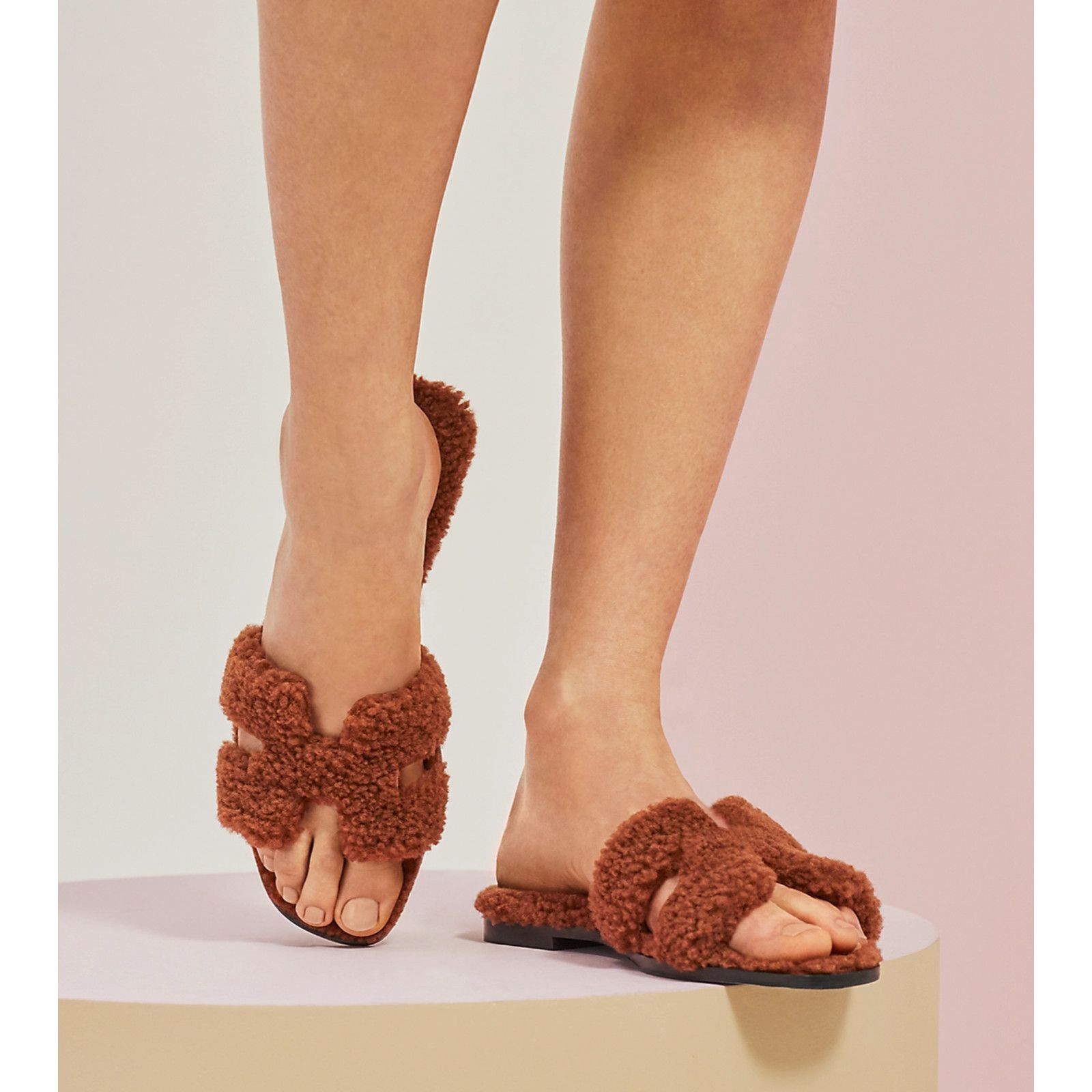 Hermes Hermes Oran Teddy Shearling Fur Brown H Logo Slide Size US 9 / IT 39 - 4 Thumbnail