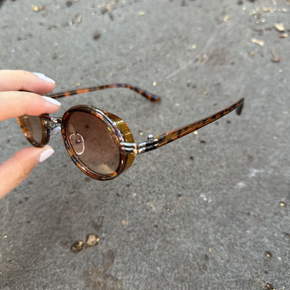 Other SUNGLASSES BRAND NEW CLASSIC RETRO VINTAGE QBY9383-02 Size ONE SIZE - 2 Thumbnail