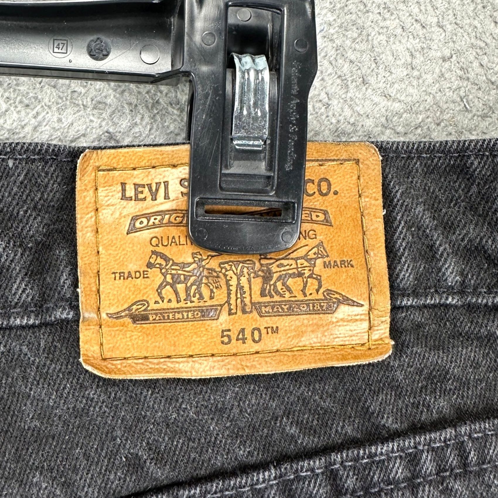 Levi's VINTAGE Levi's 540 Jeans Tapered Leg Mens 46X30 Black Y2K Loose Fit Orange Tab Jeans Men 46X30 Dark Wash 100% Cotton Denim Pockets Zipper Button" Size US 30 / EU 46 - 5 Thumbnail