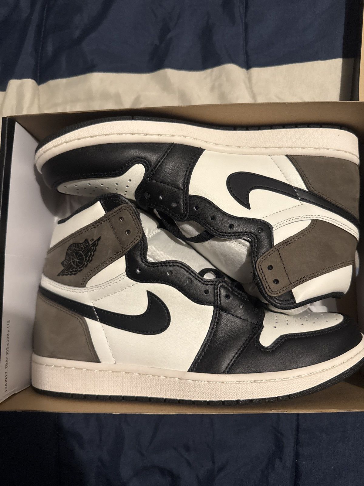 Jordan Brand Air Jordan 1 Mocha Size US 9.5 / EU 42-43 - 1 Thumbnail