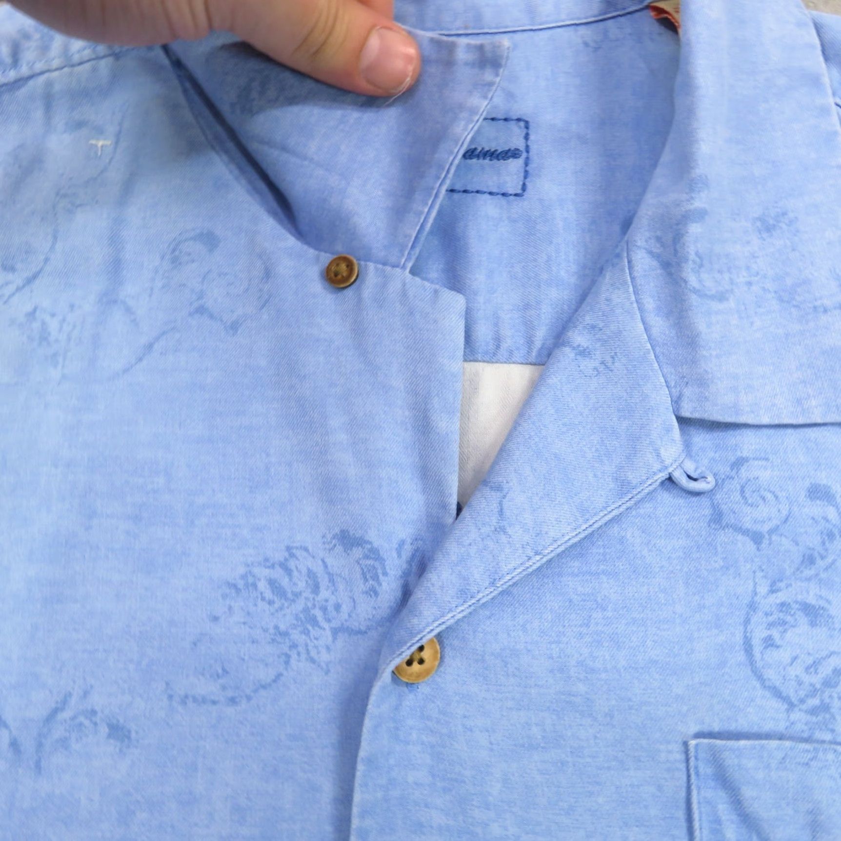 Tommy Bahama VINTAGE Tommy Bahama Silk Shirt XL Men Embroidered Button-Up Blue Floral Print Beach Hawaiian Tropical Shirt Mens Size US XL / EU 56 / 4 - 4 Thumbnail