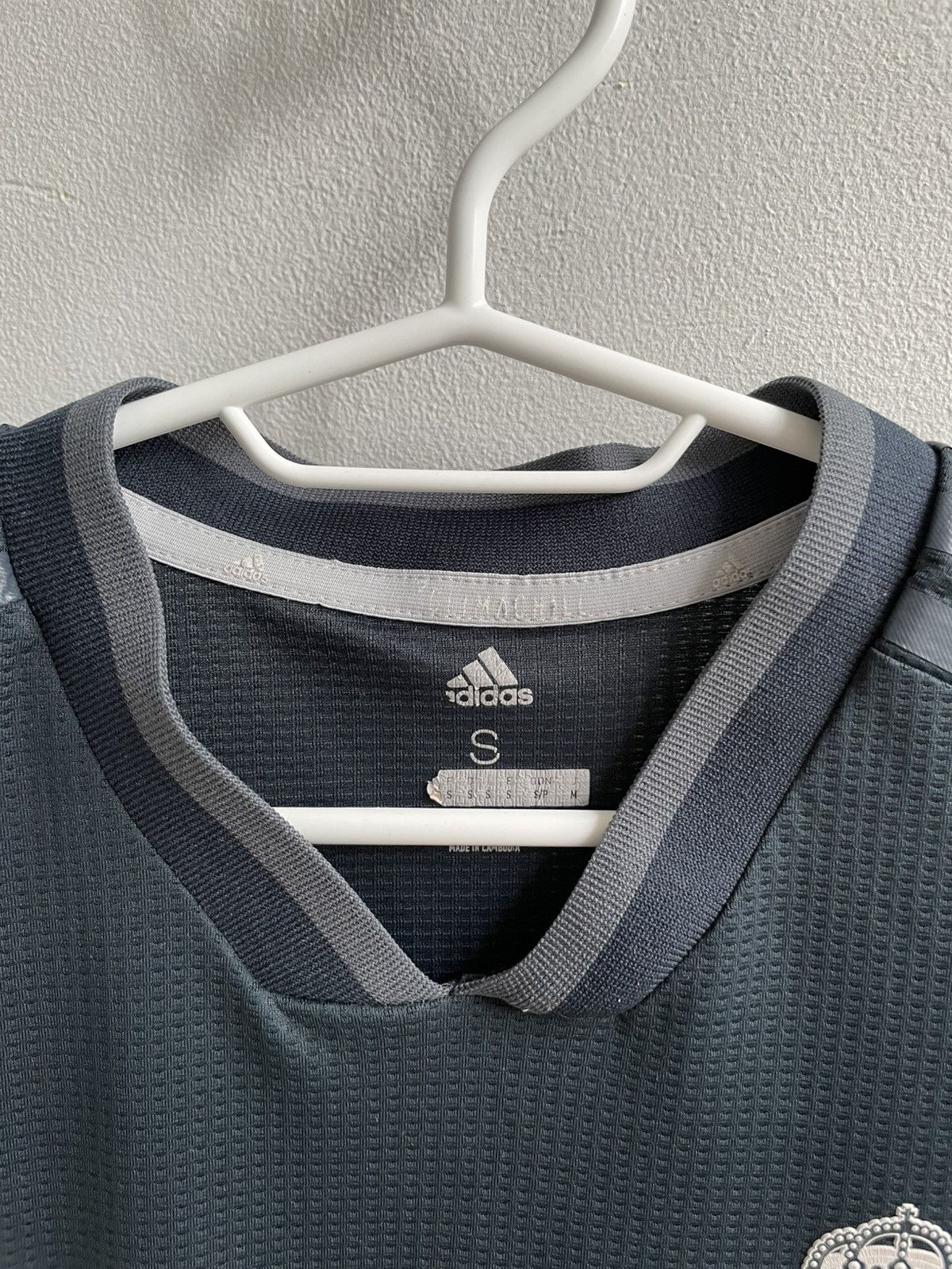 Vintage Real Madrid 2018 2019 Away Football Shirt Soccer Jersey Size US S / EU 44-46 / 1 - 9 Thumbnail