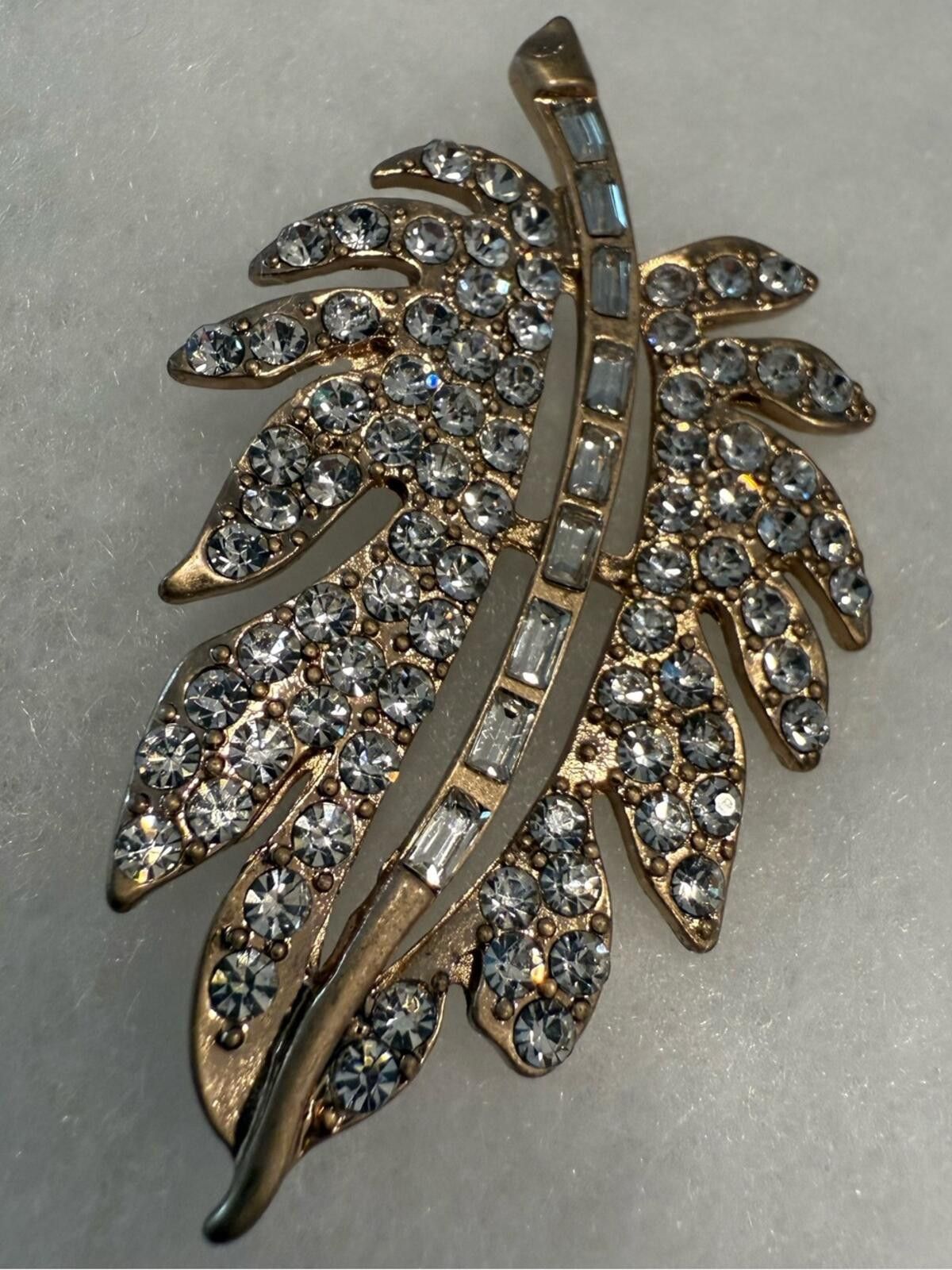 Other Vintage leaf gold tone brooch round rectangular rhinestones Size ONE SIZE - 1 Thumbnail