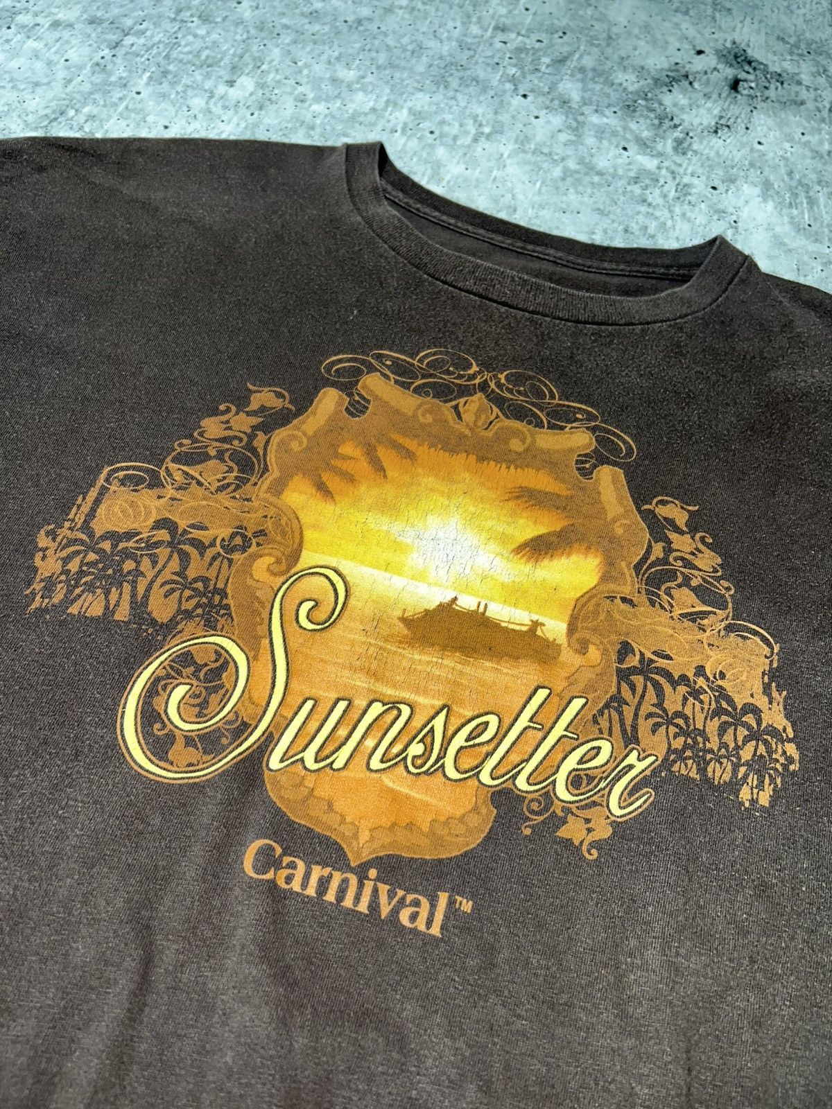 Vintage Vintage Y2K Carnival Cruise Graphic Tee Size US XL / EU 56 / 4 - 2 Thumbnail