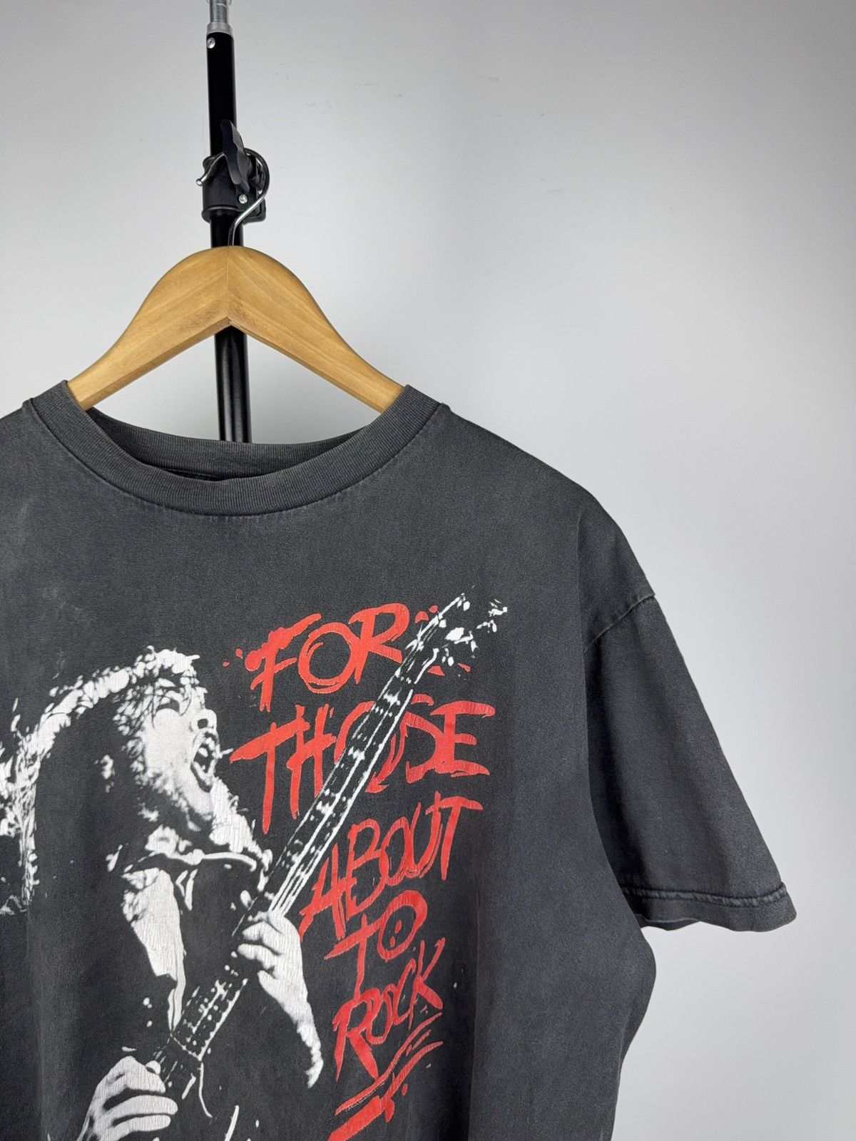 AC/DC Vintage AC/DC 2004 Rock Band Faded Tee T-shirt We Salute You Size US L / EU 52-54 / 3 - 2 Thumbnail