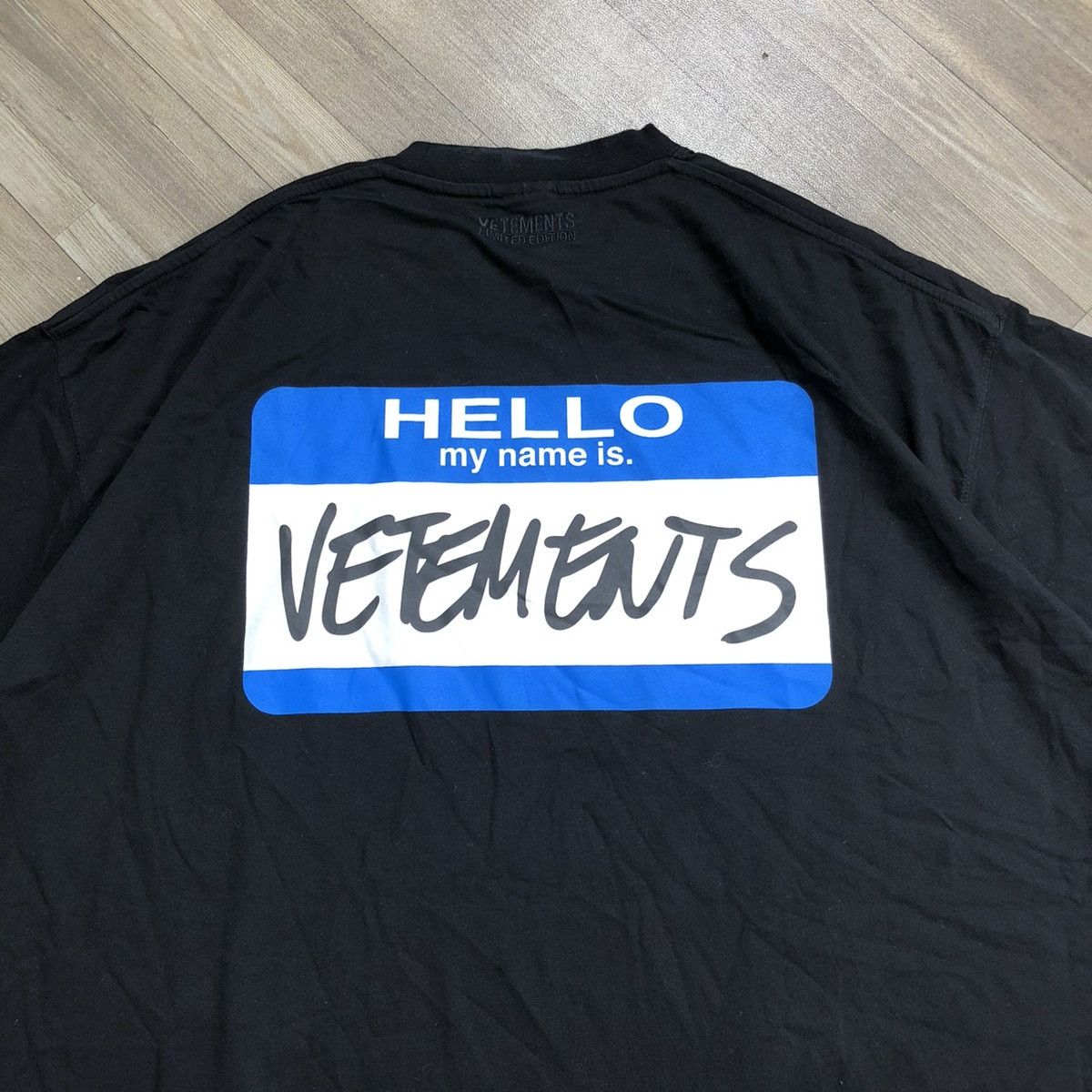 Vetements Vetements Hello My Name Is Vetements Oversize Hypebeast Tee Size US XXL / EU 58 / 5 - 2 Thumbnail