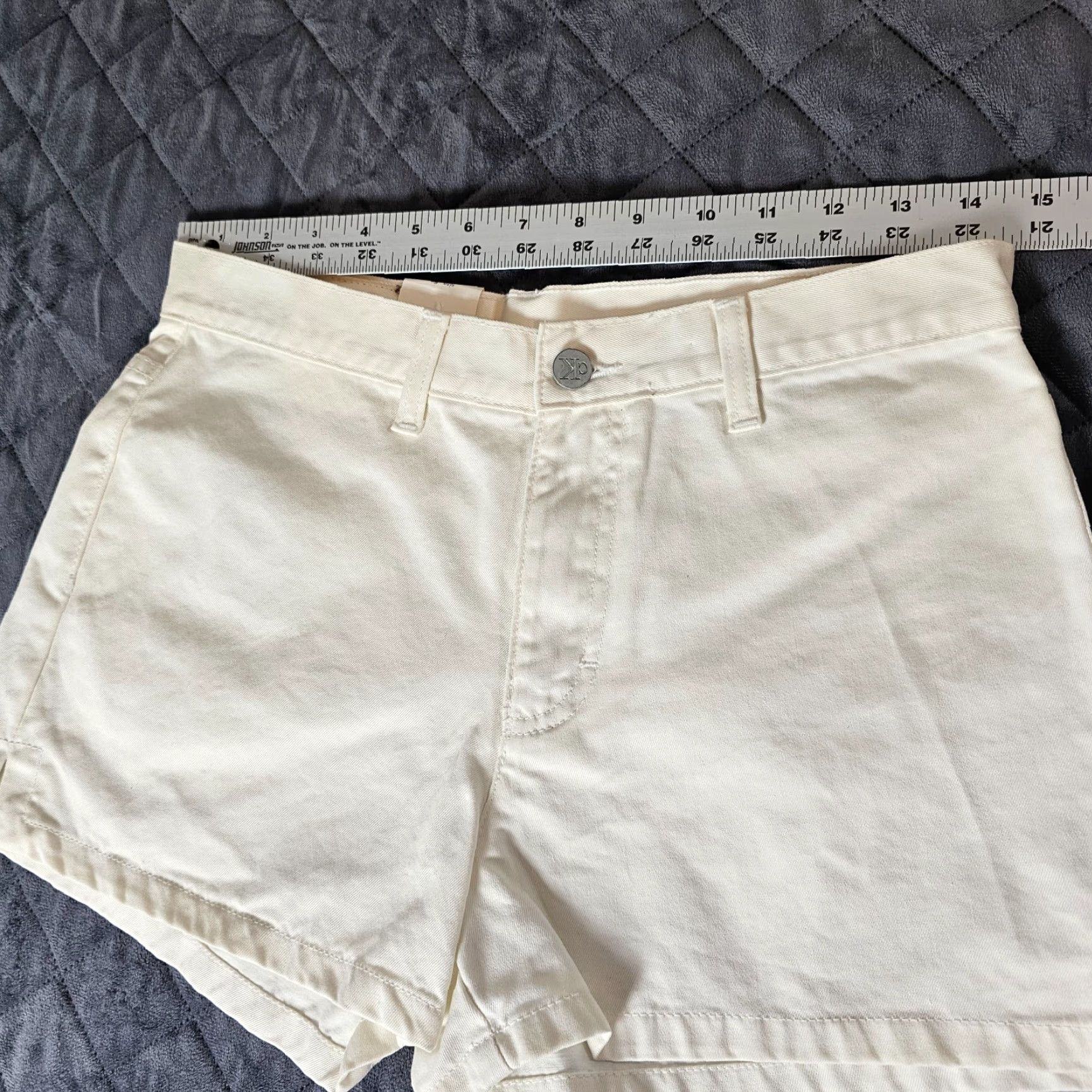 Calvin Klein Calvin Klein Jeans Women's Denim Shorts White Size 5 Cargo Cotton 100% Cotton Regular Juniors Women Pockets Flat Front Mid Rise Casual QA Size 29" - 4 Thumbnail