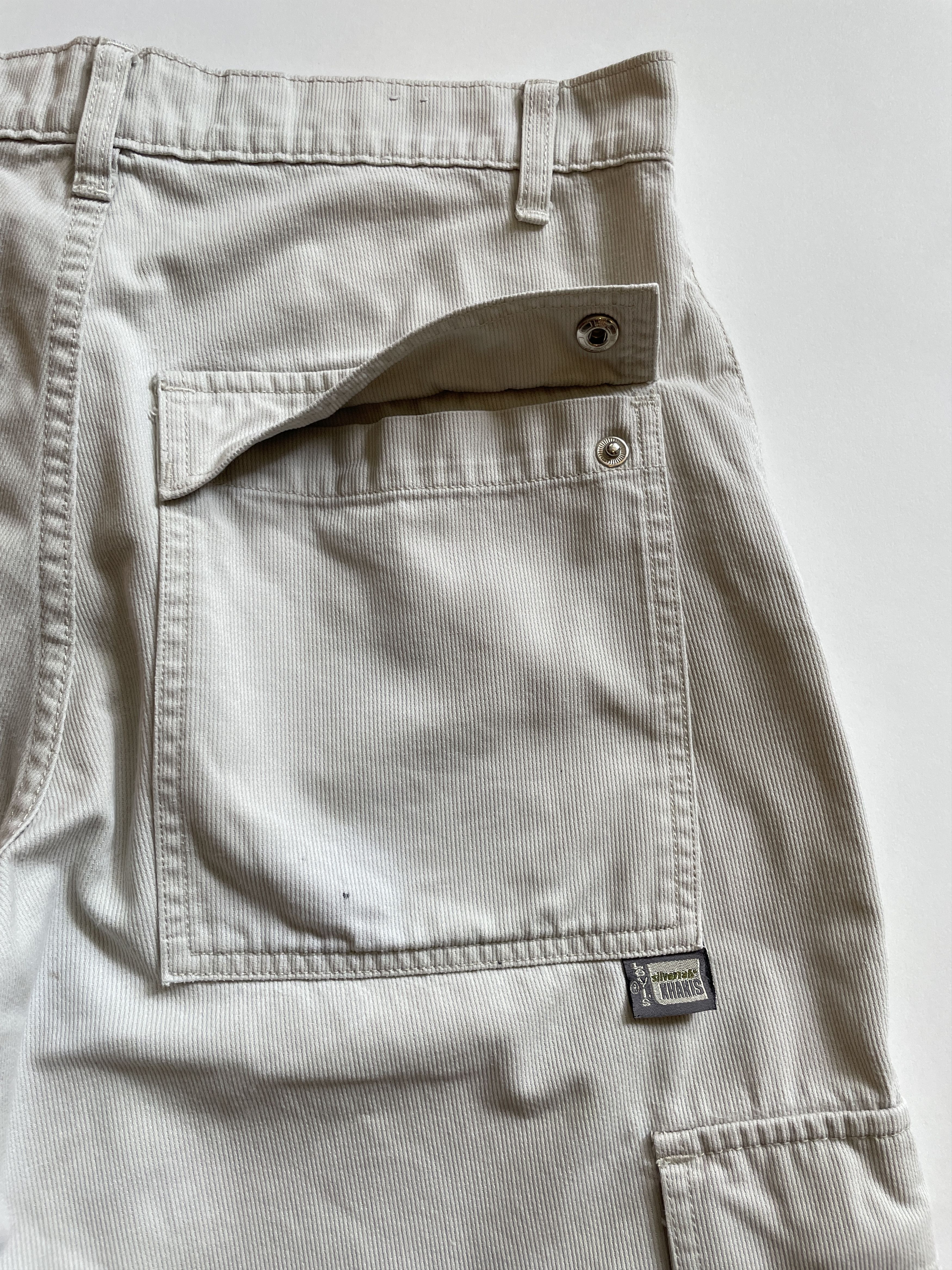 Levi's 2000s Levi's Silver Tab Baggy Off White Khaki Cargo Shorts Size US 32 / EU 48 - 5 Thumbnail