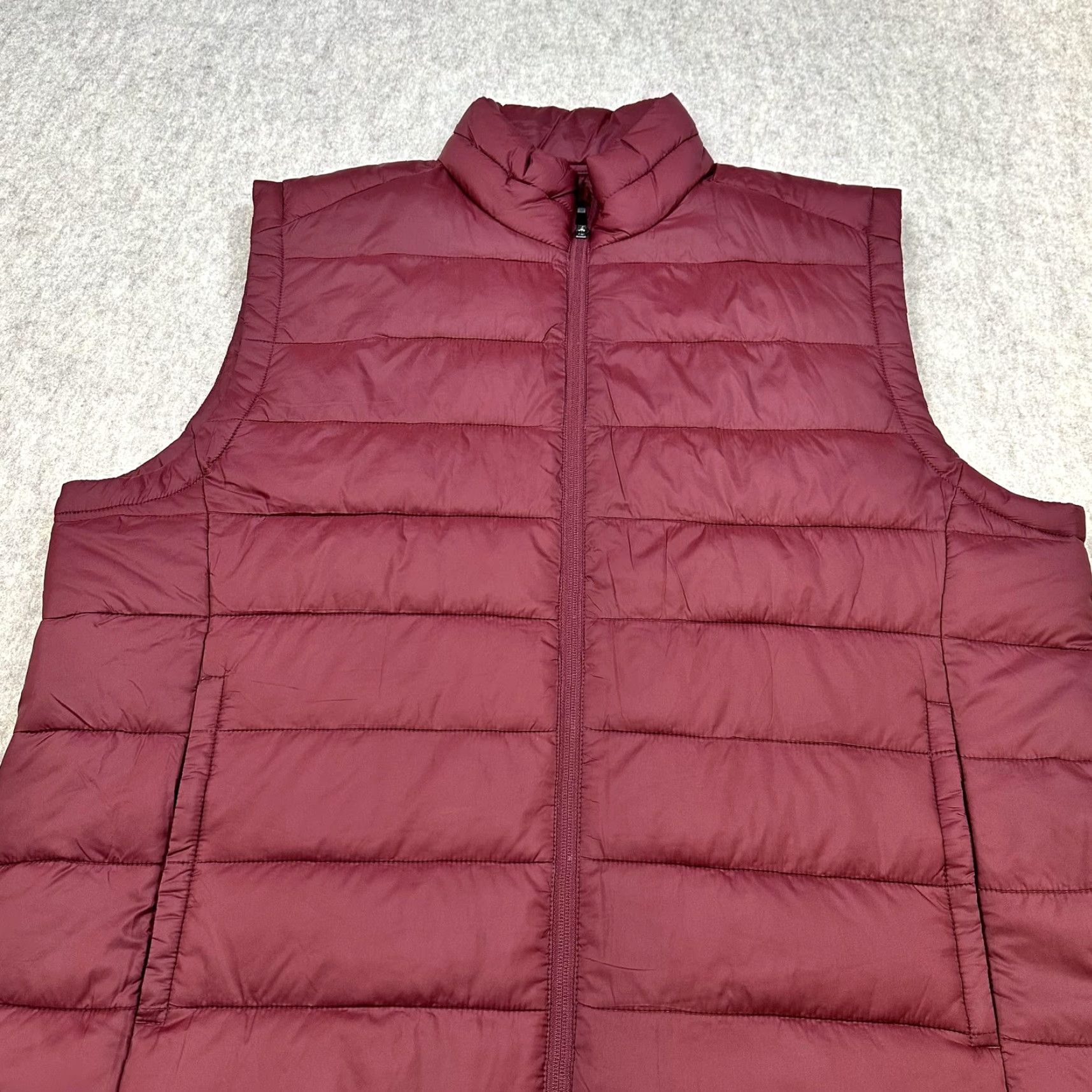 Vintage St. John's Bay Vest Mens XL Burgundy Puffer Quilted Full Zip Lightweight Nylon Size US XL / EU 56 / 4 - 2 Thumbnail