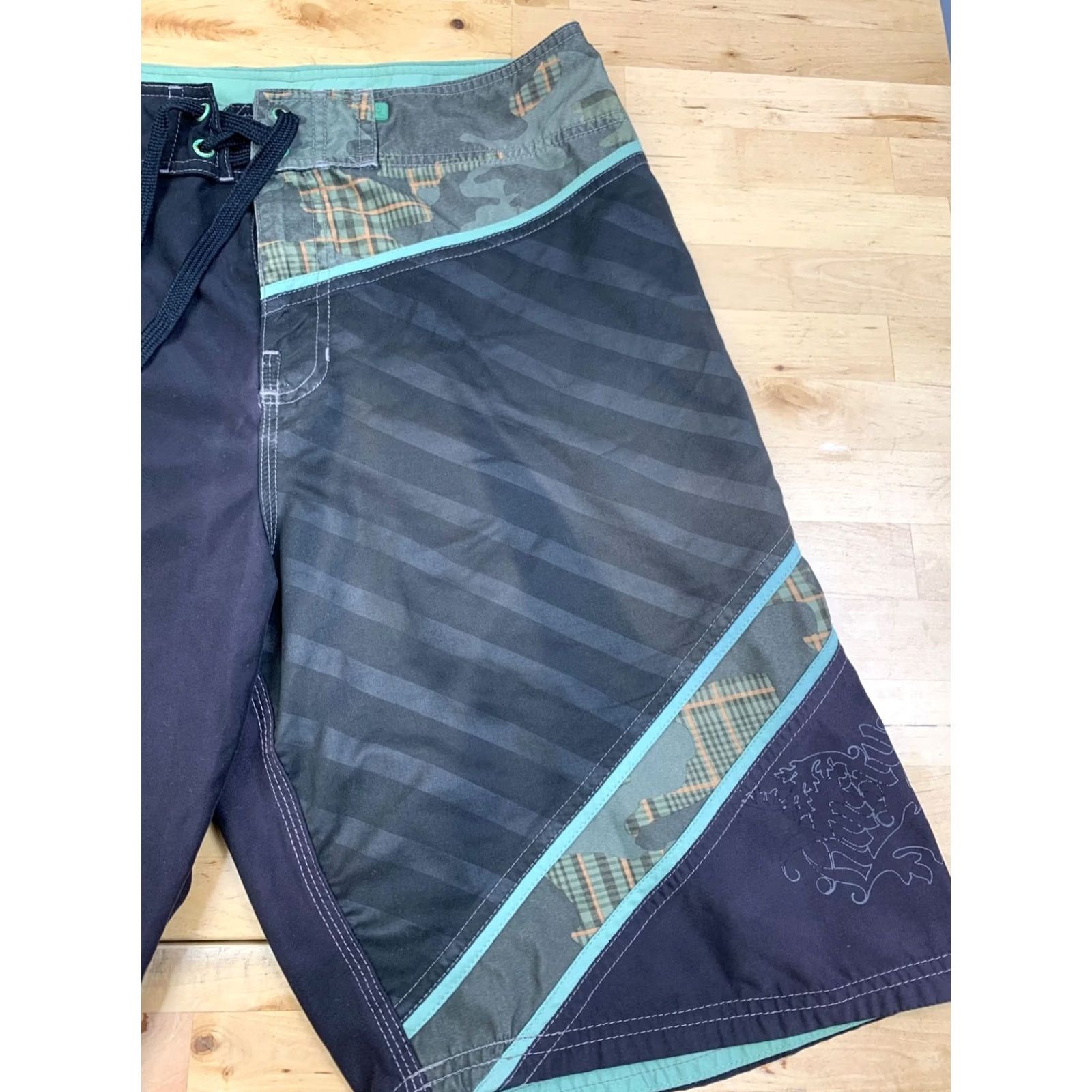 Rusty VINTAGE Rusty Board Shorts Men 36 Black Y2K Embroidered Skull 13191 Size US 36 / EU 52 - 4 Thumbnail