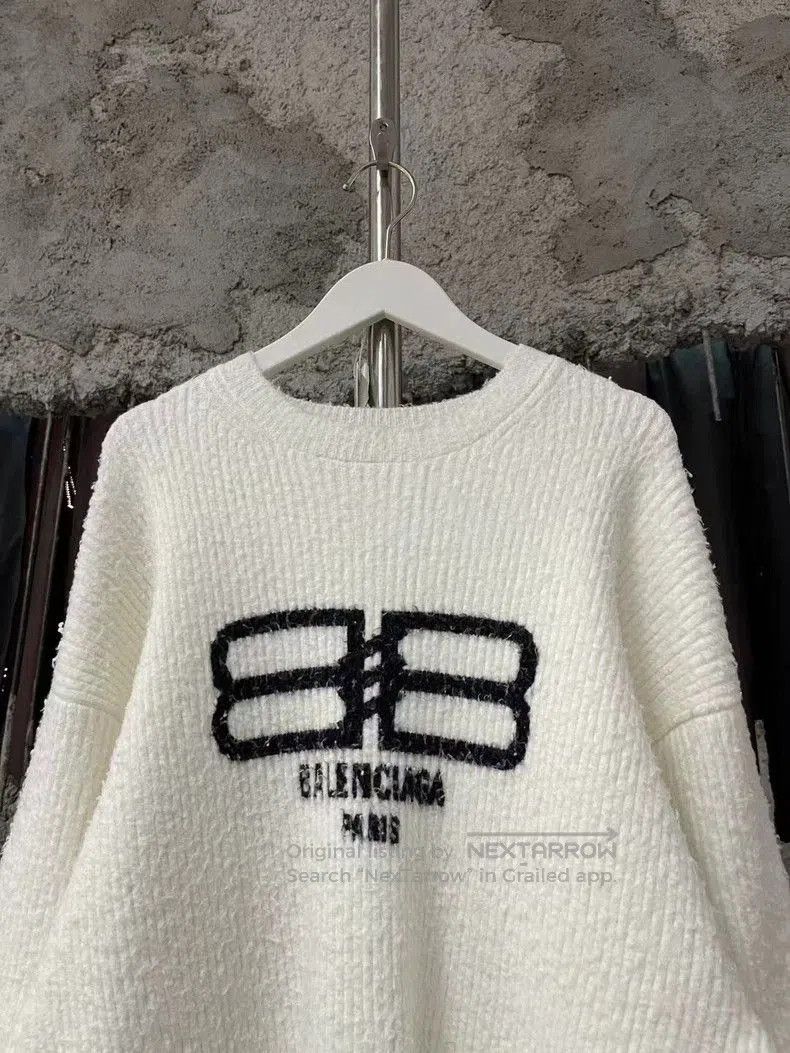 Balenciaga Balenciaga Black and White Lock Button Mohair Sweater. Size US XS / EU 42 / 0 - 3 Thumbnail