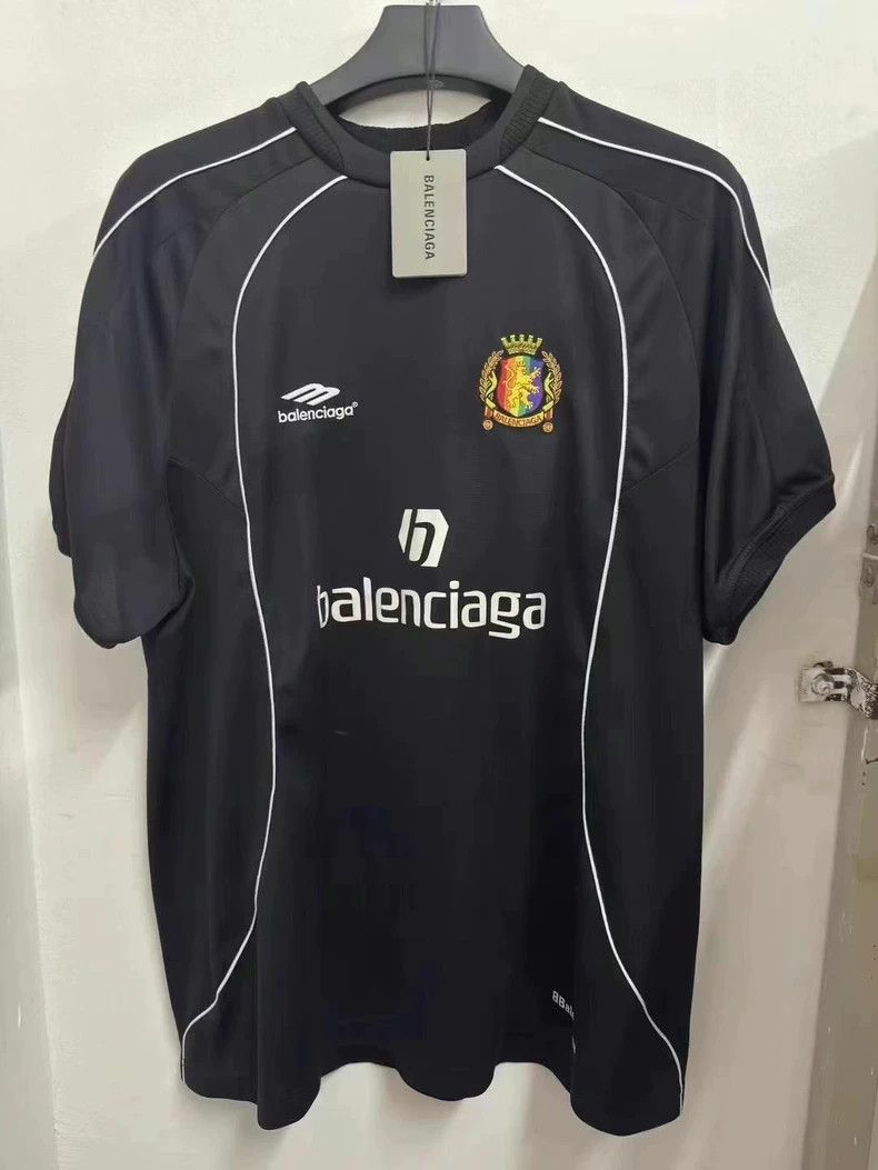 Balenciaga Balenciaga Colorful Lion Manchester United Football Logo S Size US M / EU 48-50 / 2 - 1 Thumbnail