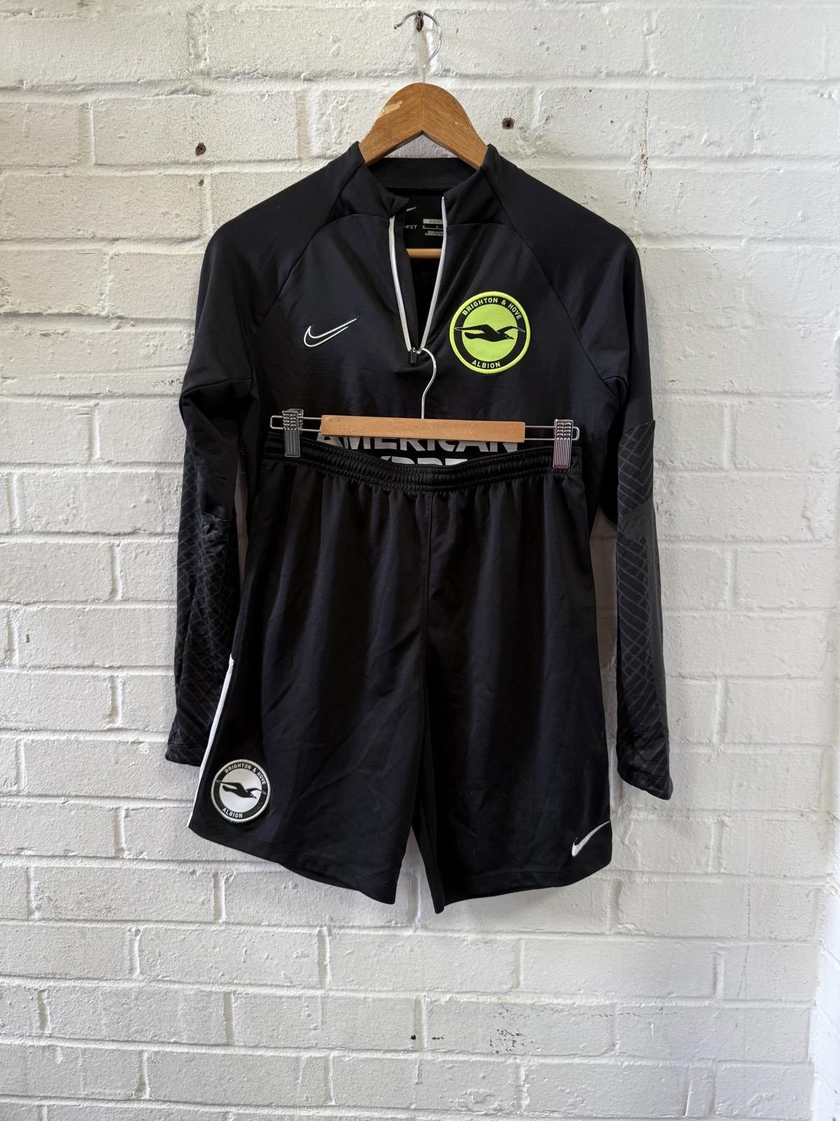Nike Nike Brighton & Hove Albion Football Jersey and Shorts Set Size US M / EU 48-50 / 2 - 3 Thumbnail