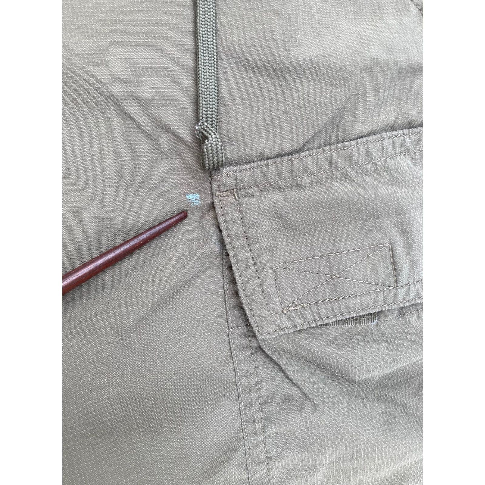 The North Face Men's North Face Shorts Green Nylon Solid PILLING M Lifestyle Hike Climb STAIN Size US 31 - 2 Thumbnail
